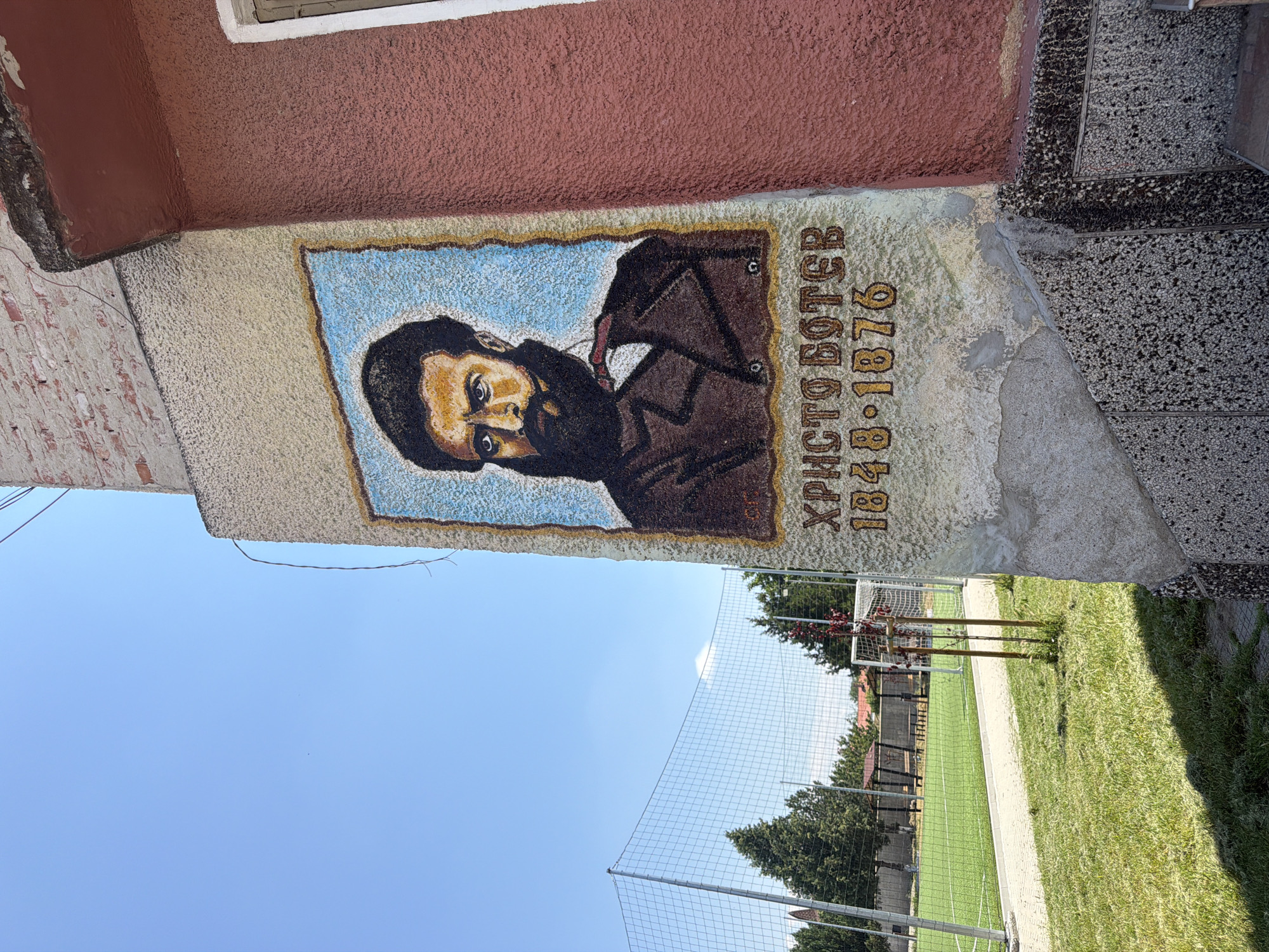 Morning walk documented through Bulgarian village of Zlatitrap