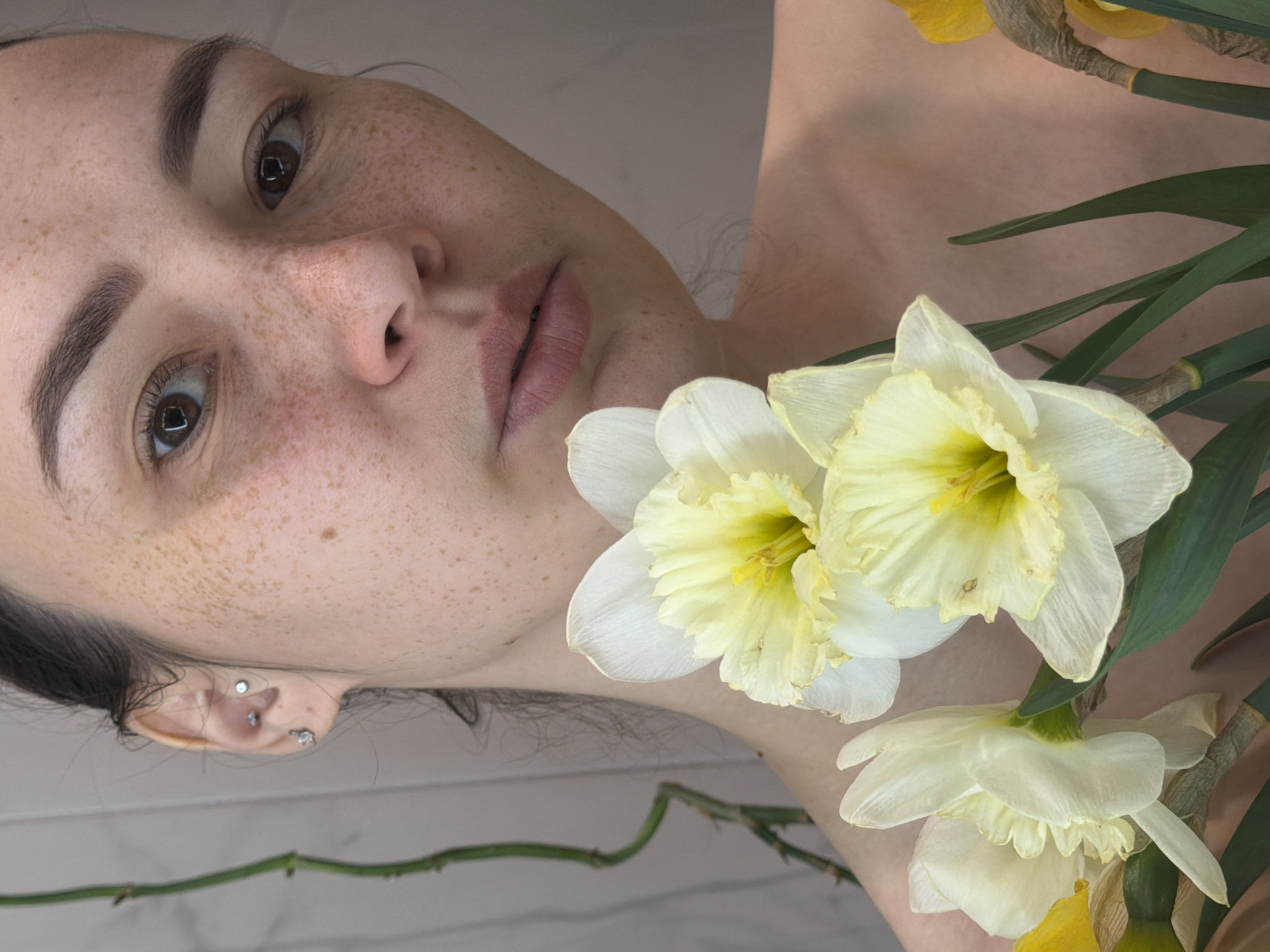 Spring portrait session with daffodils captured in Chaikovsky, Russia