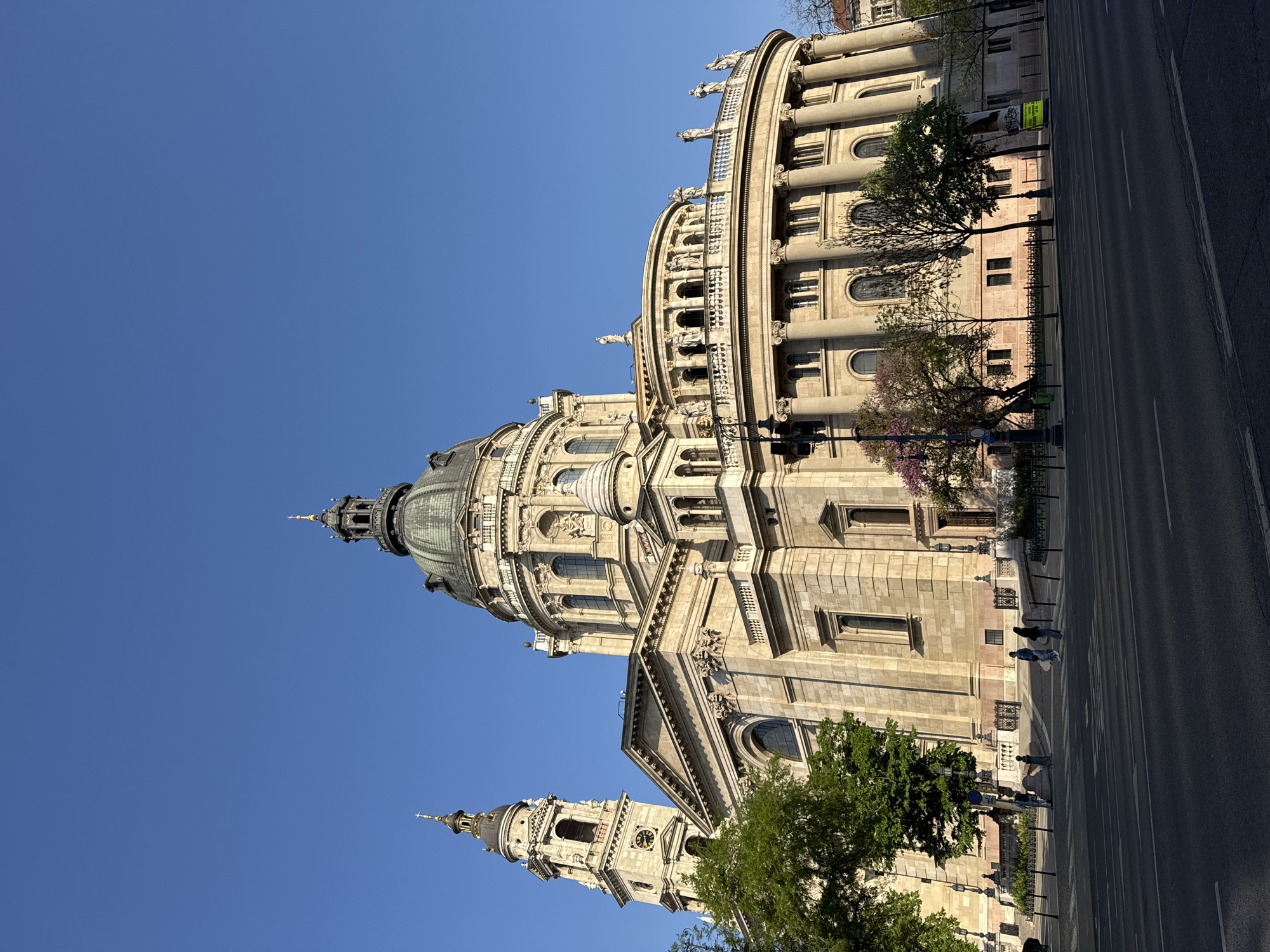 Morning documentation of St. Stephen's Basilica and Budapest streets