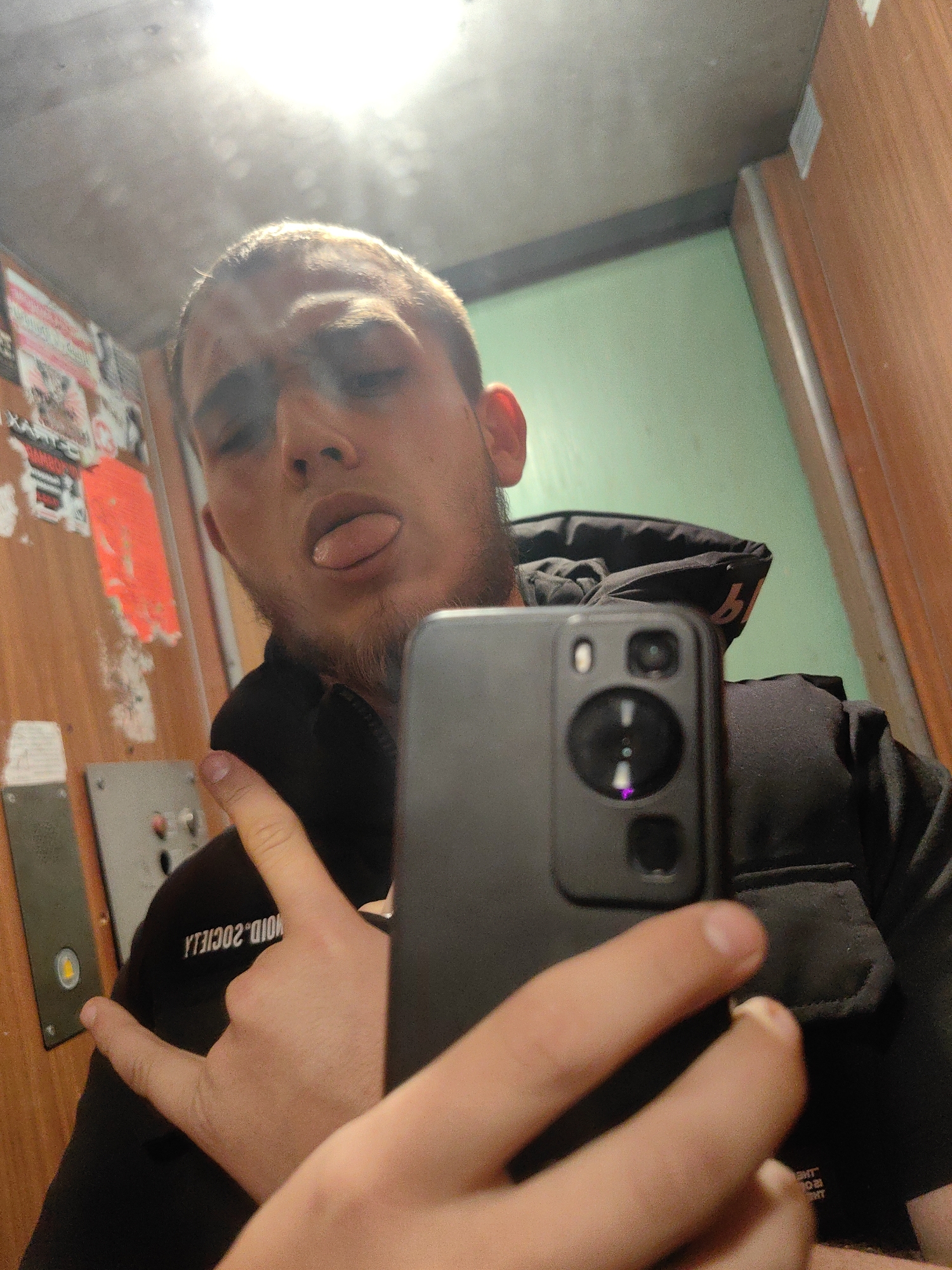 Man takes elevator selfies in Sofia