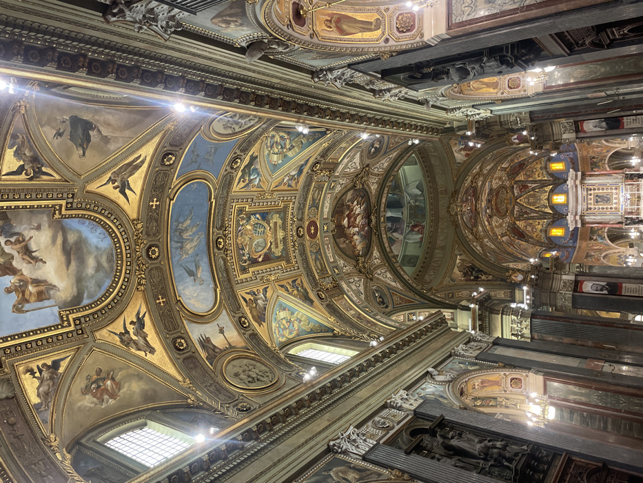 Tourist documents visit to Pompei's Madonna shrine and plaza