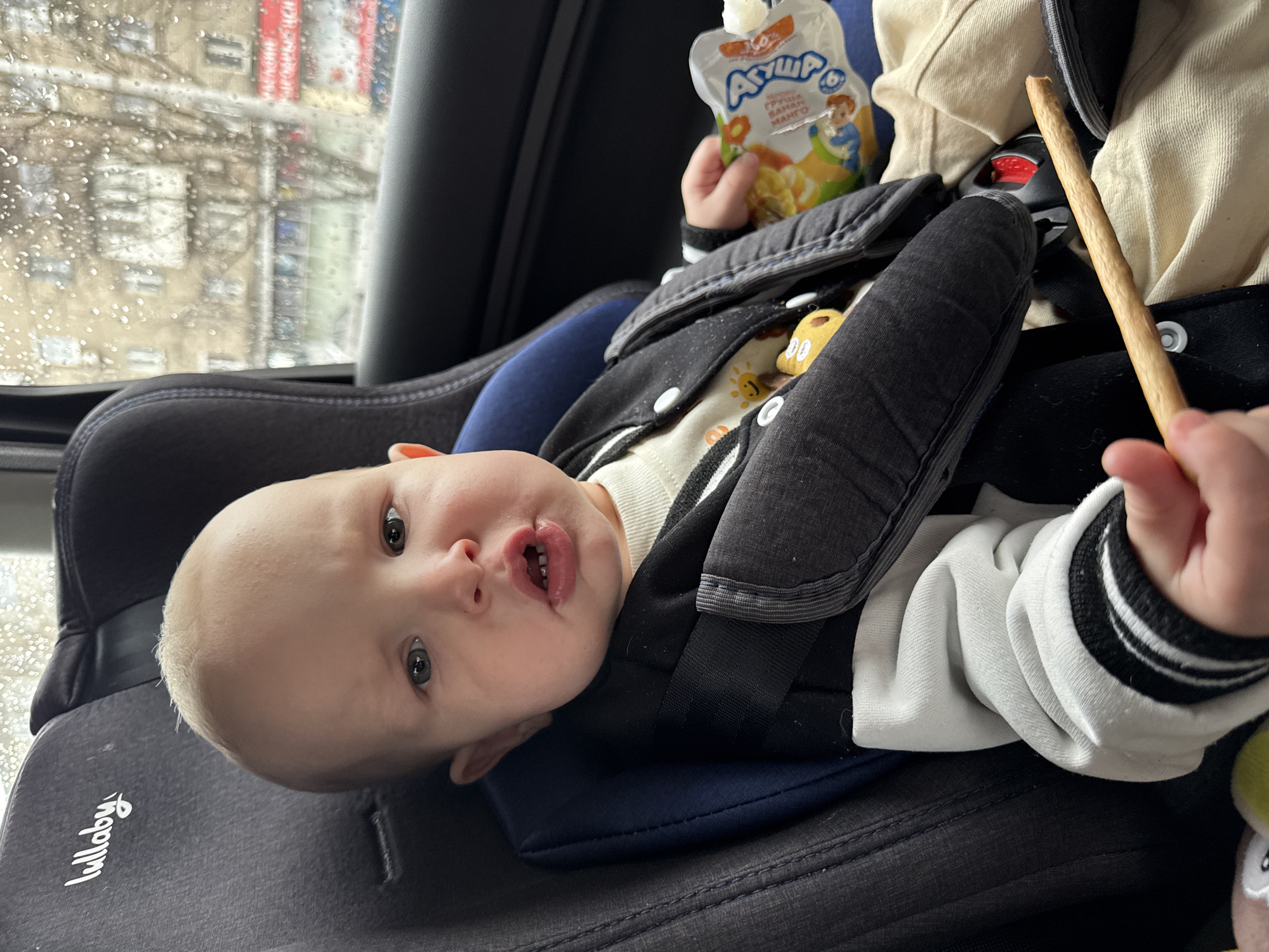 Stormy weather and family moments documented in Donetsk