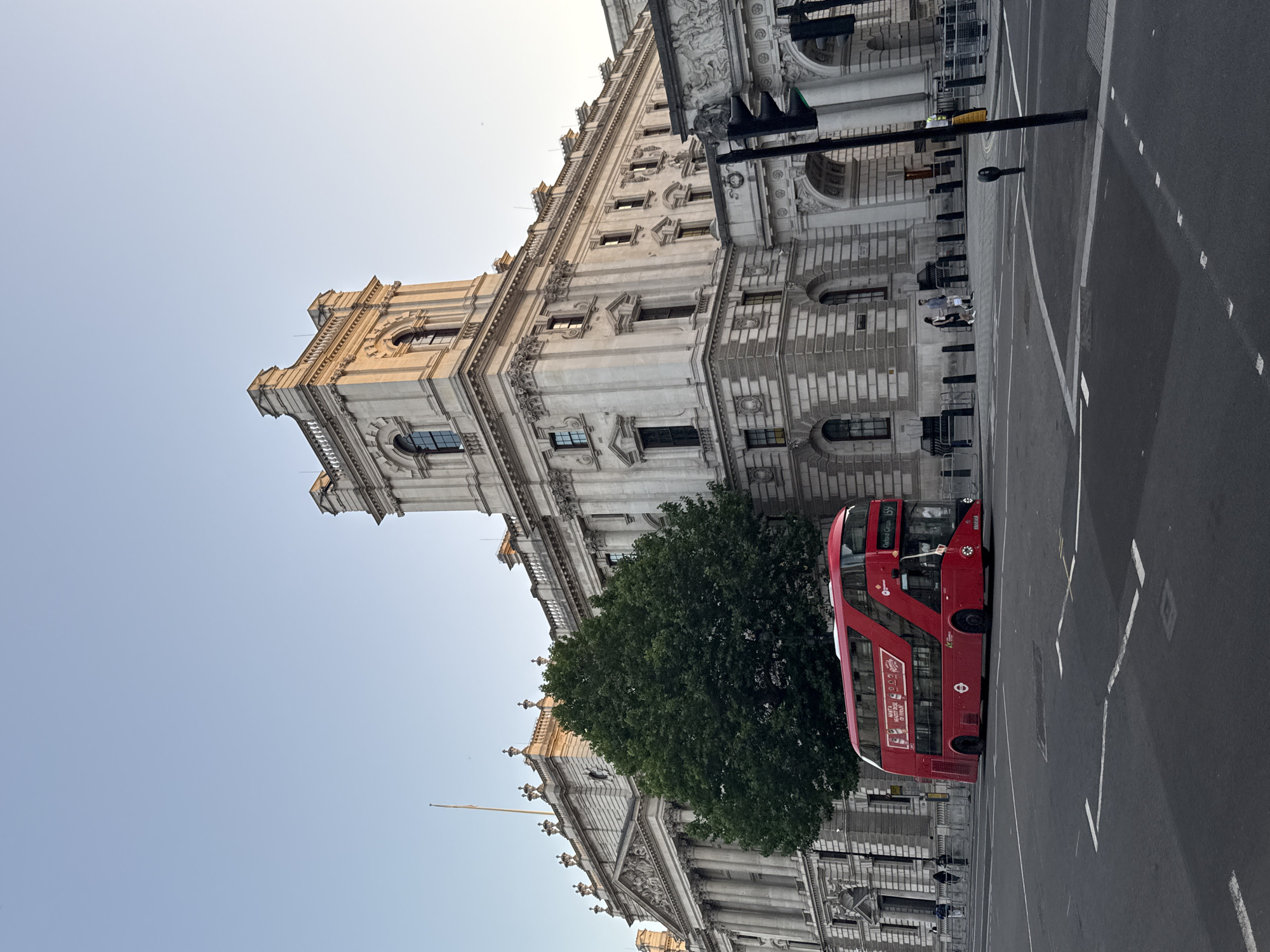 Golden hour walkabout through Westminster's monuments and streets