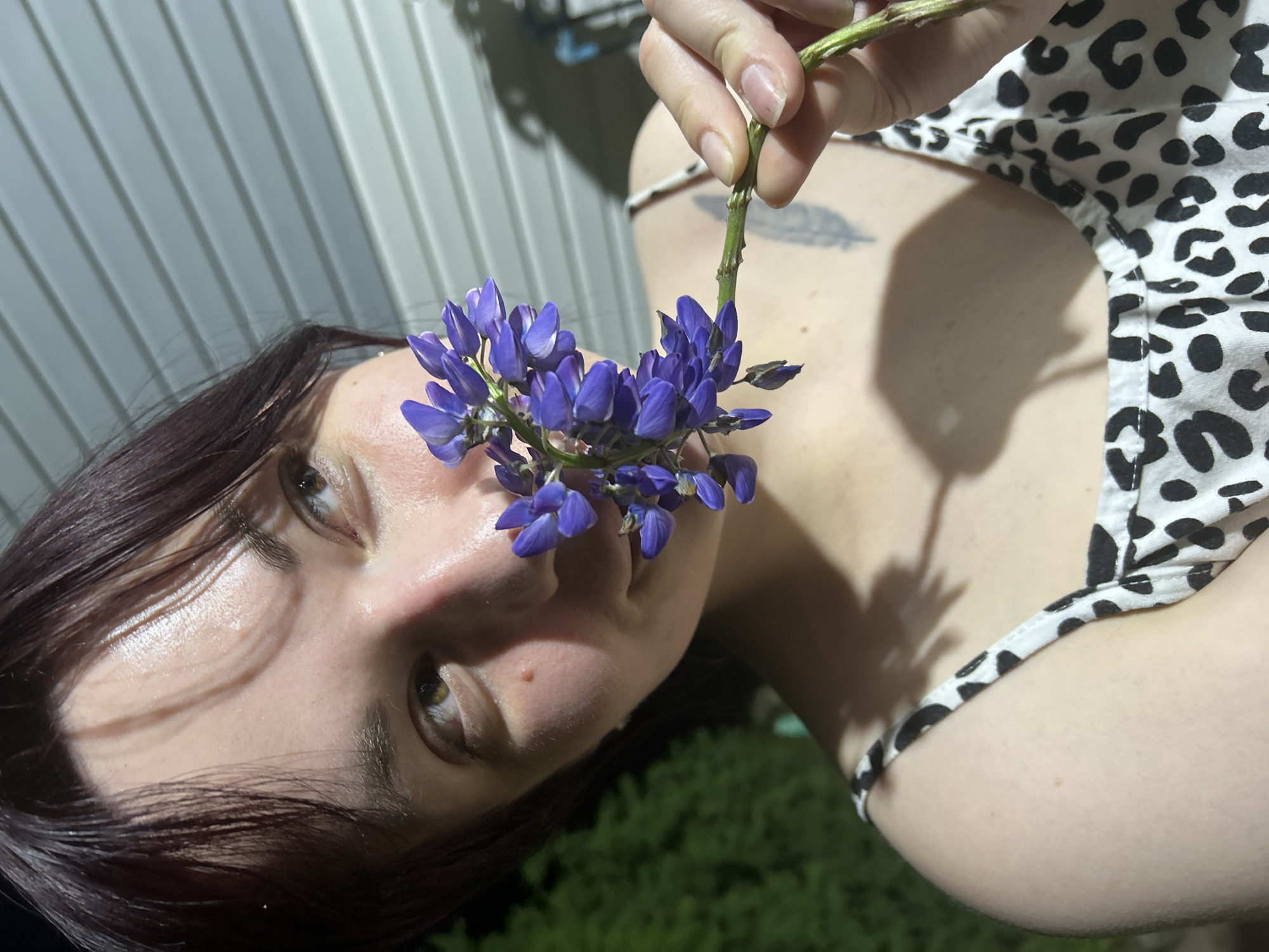 Woman photographs flower-themed evening portrait session in Russian village