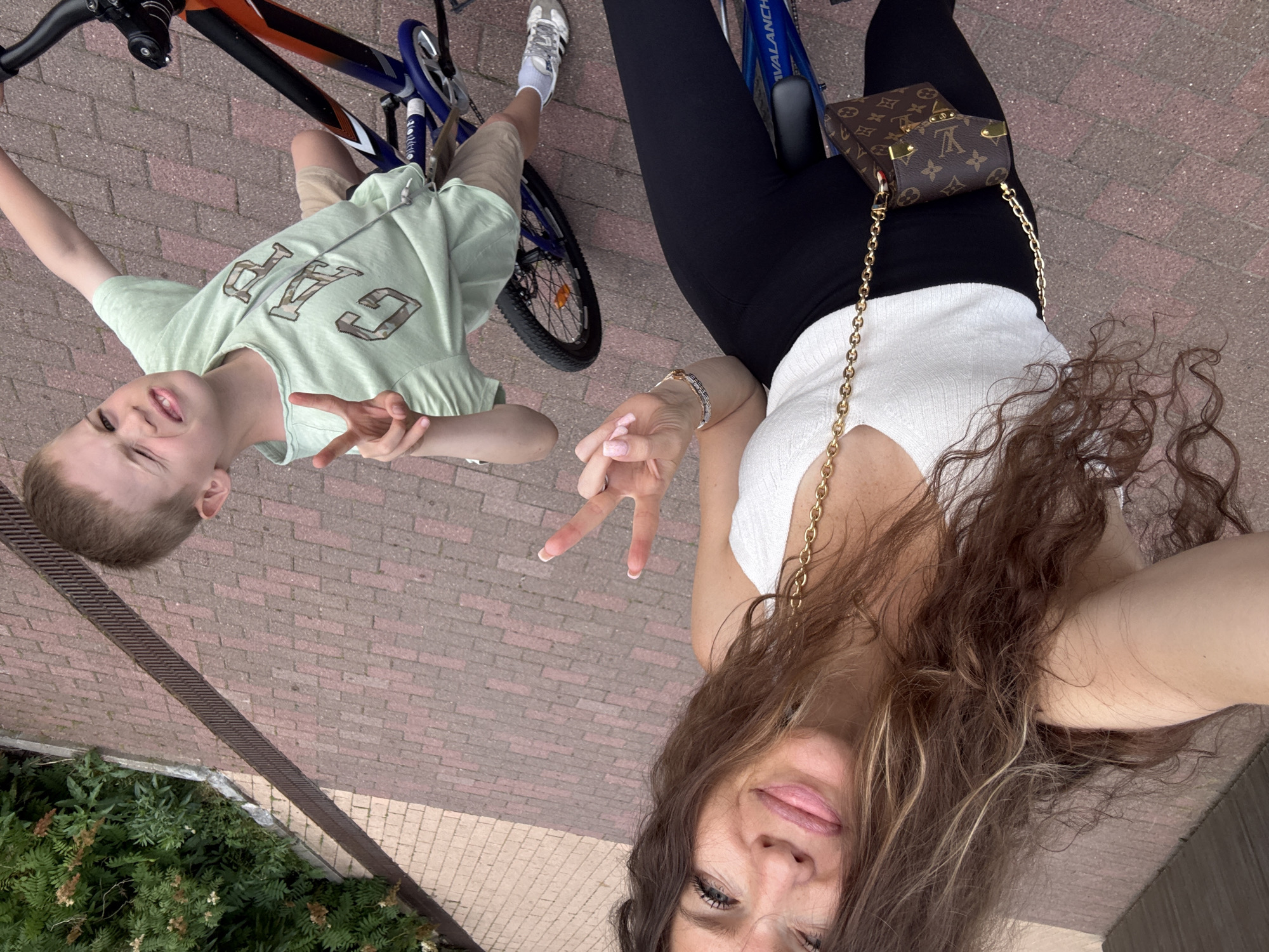 A relaxed Moscow afternoon: food, selfies, and a bike ride