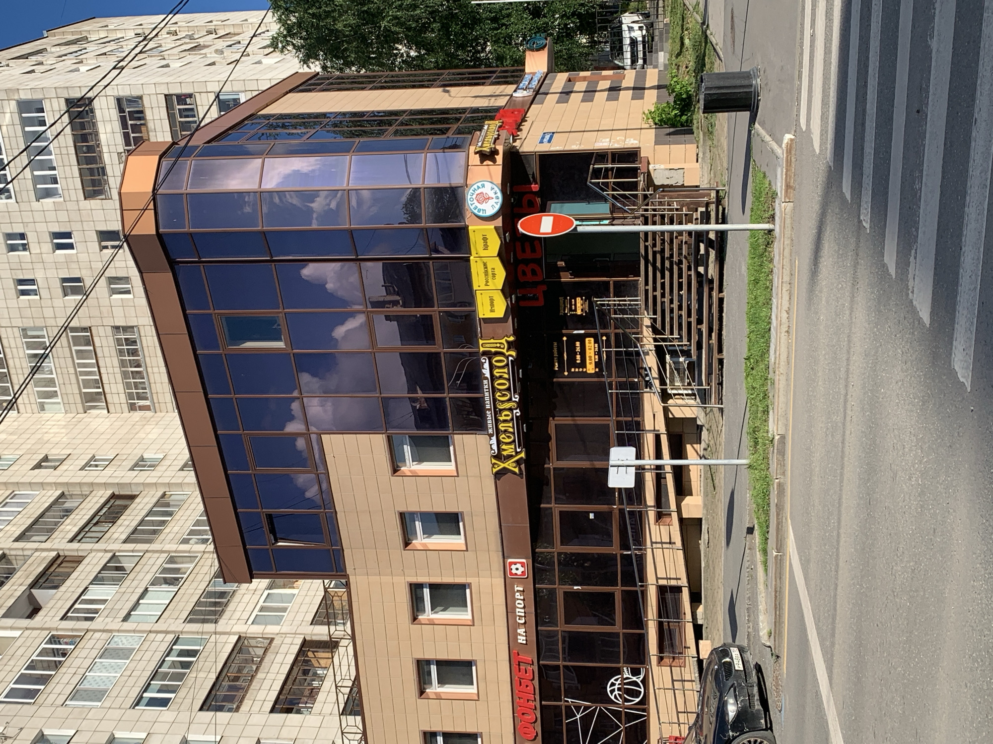 Sunny afternoon walkthrough of central Perm's mixed architecture