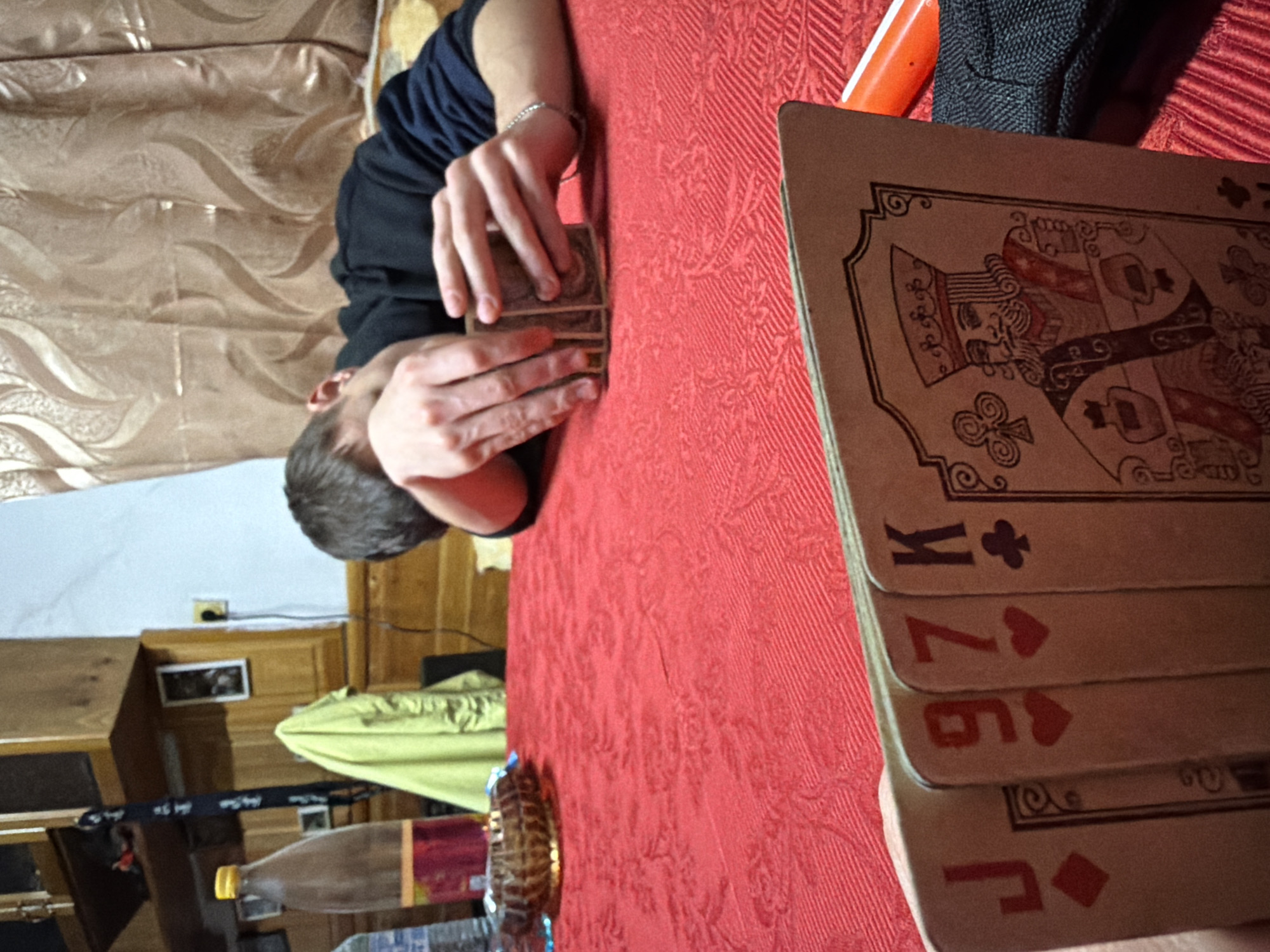 Evening card games and tarot reading session in Velingrad