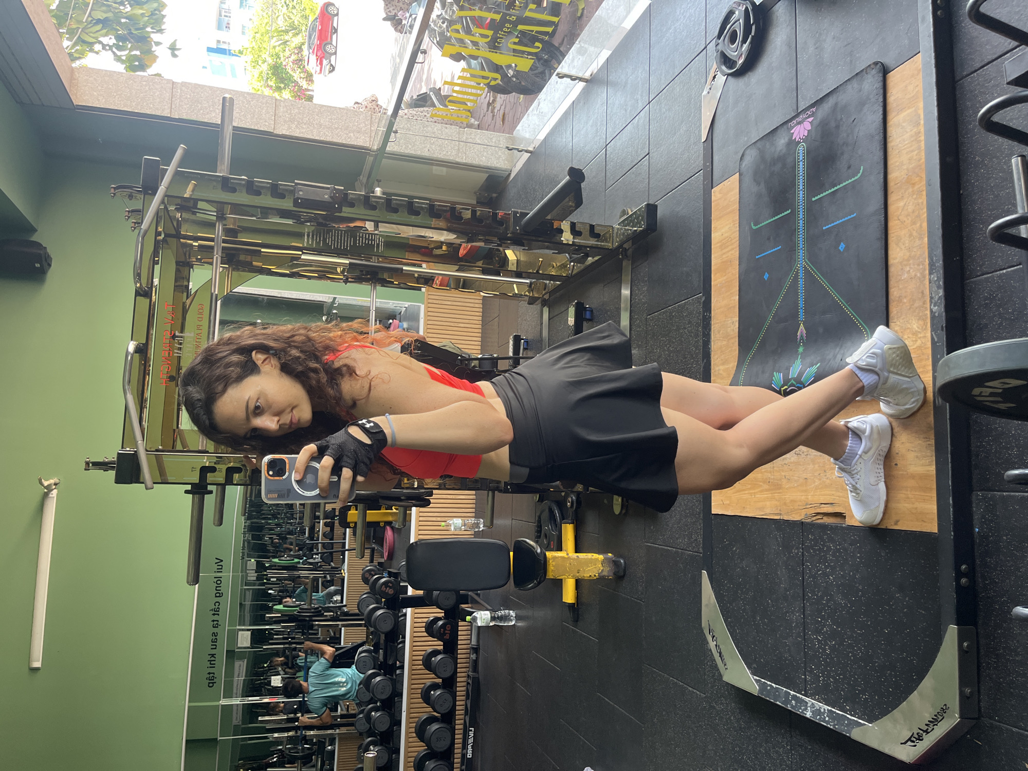 Mirror selfies at a Phan Thiết gym, June 2026