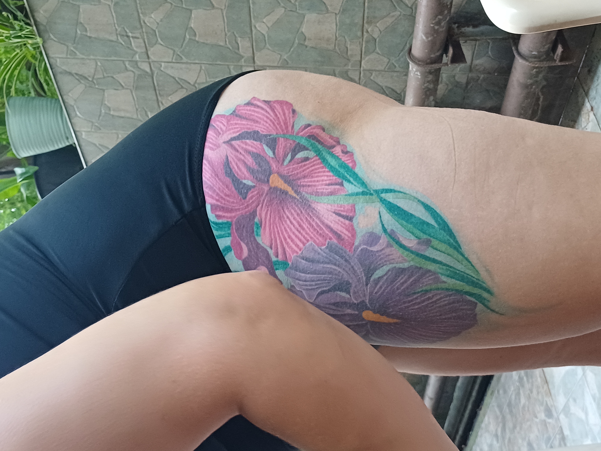 Summer afternoon in Sochi: a baby, a tattoo, a lazy day out
