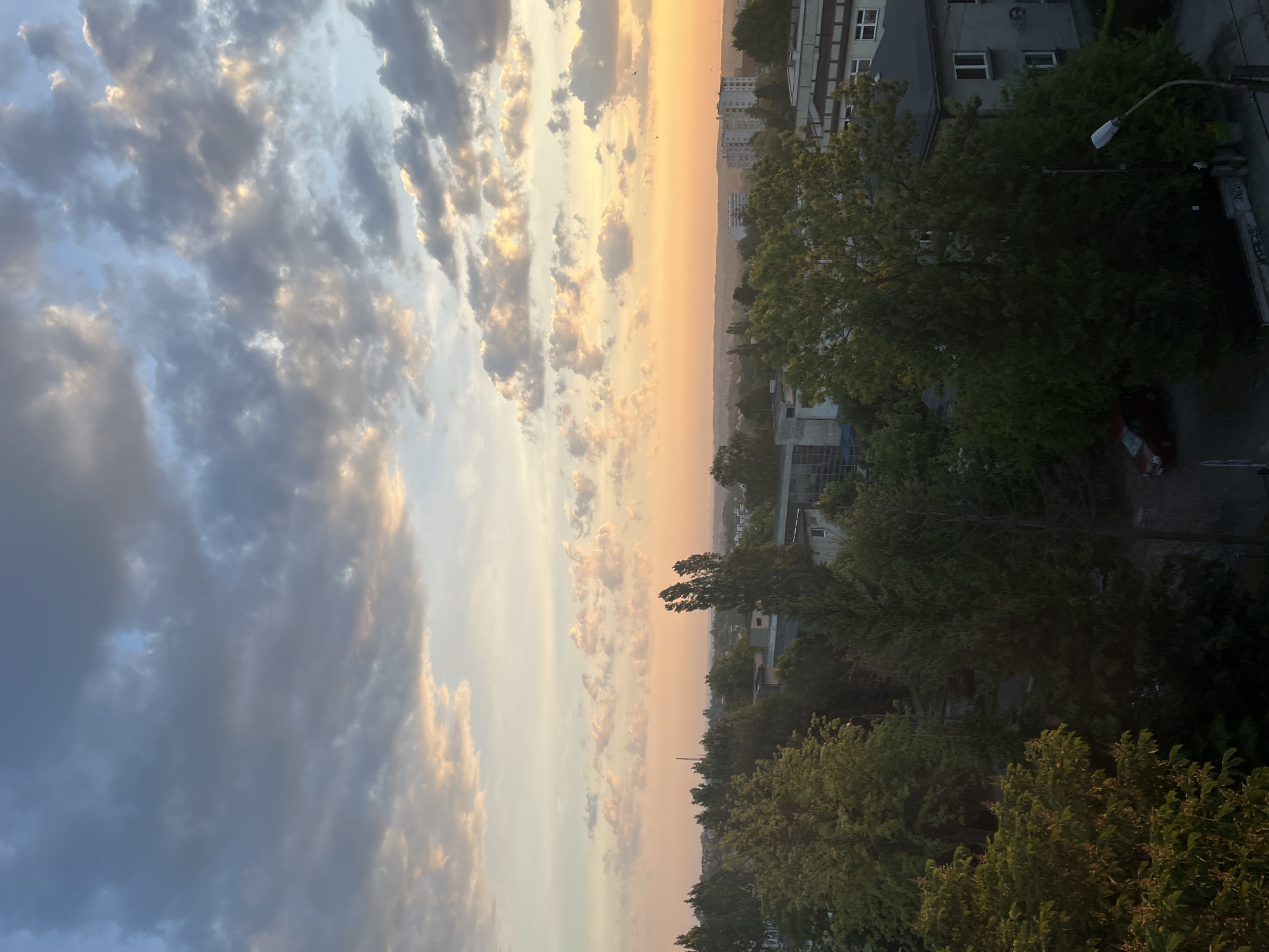 Witness documents sunrise/sunset sky changes over eight minutes