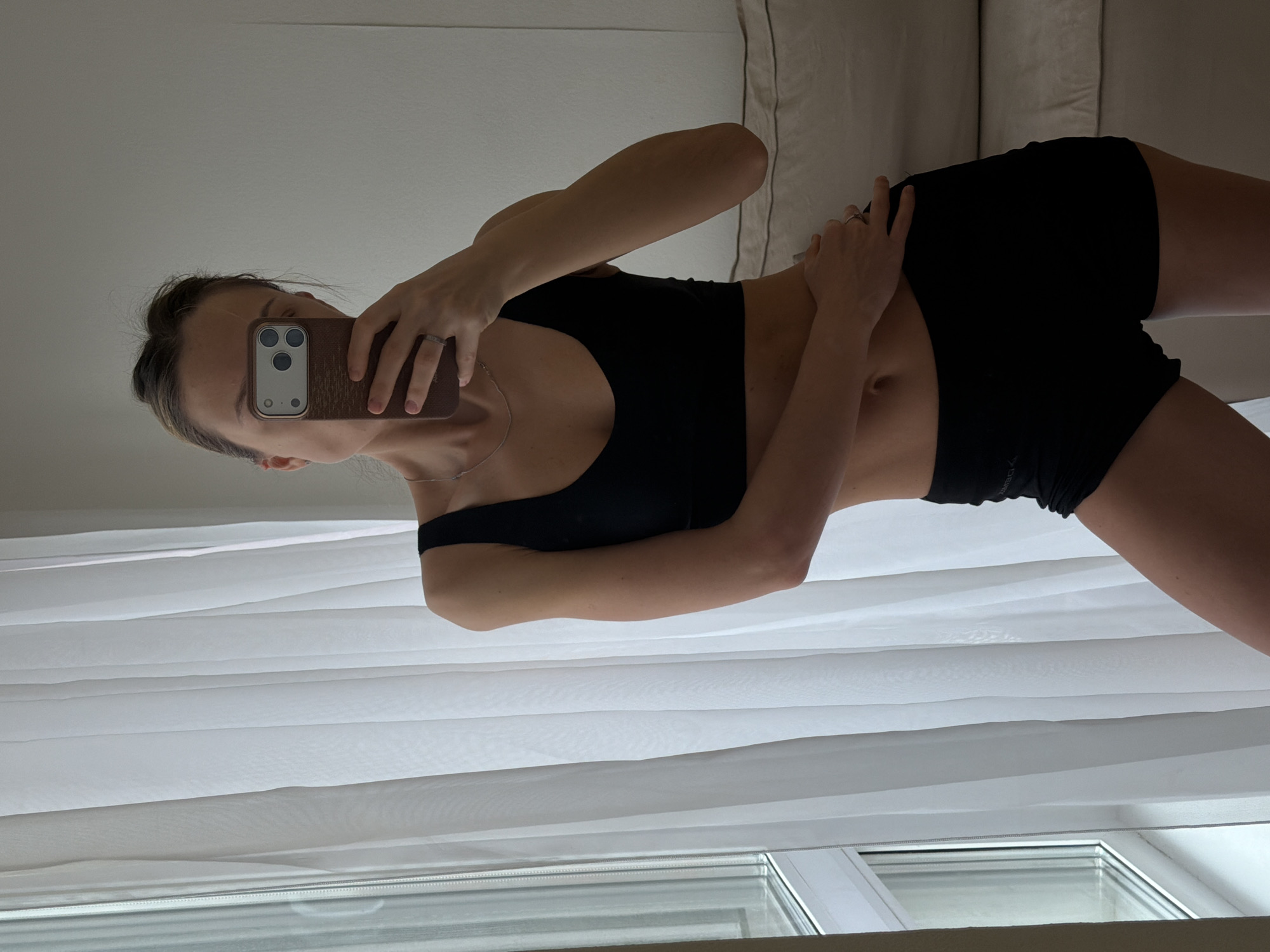 Woman's morning routine captured in Khimki home selfies