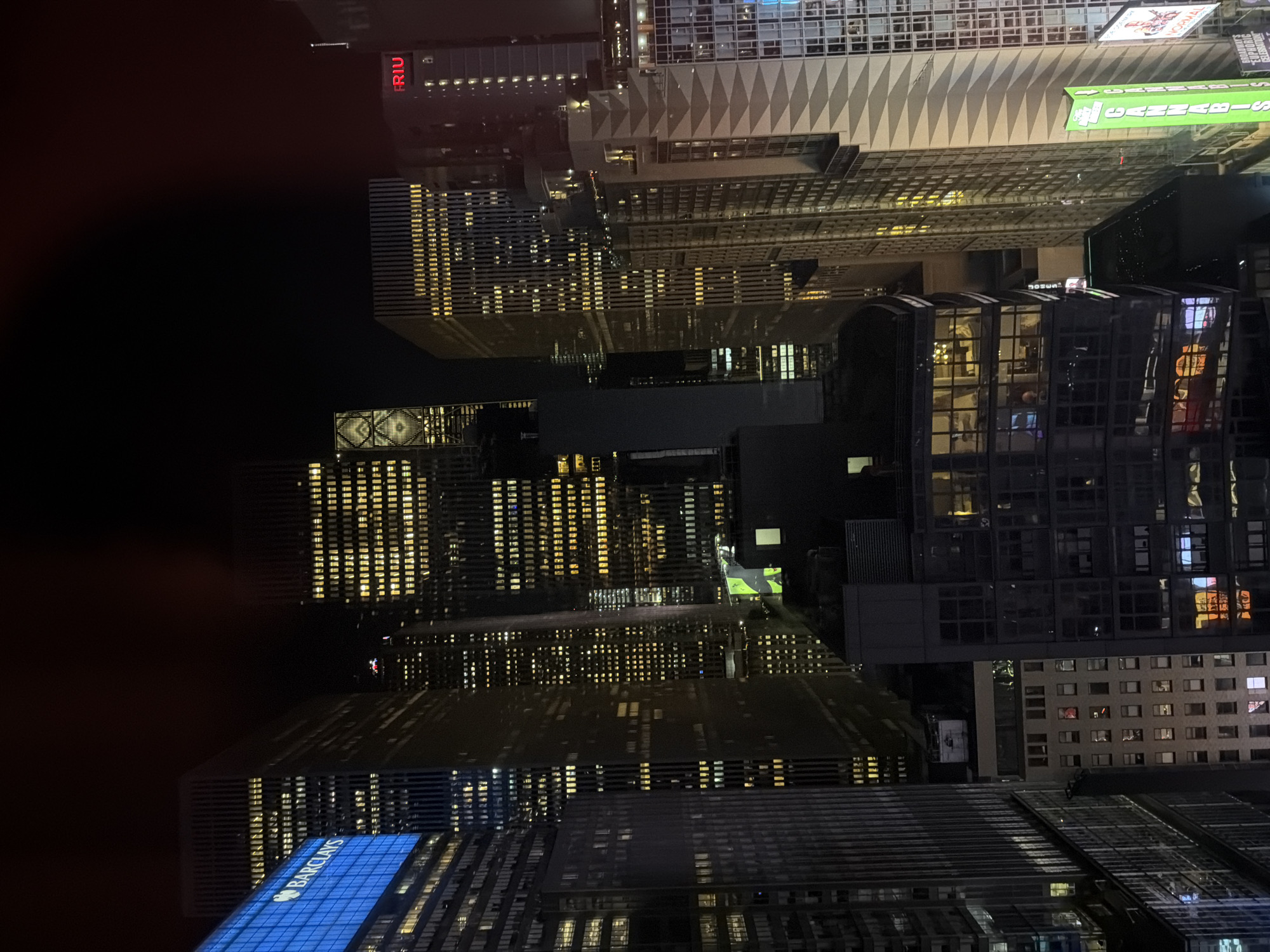 Late night NYC moments: skyline views and cocktails