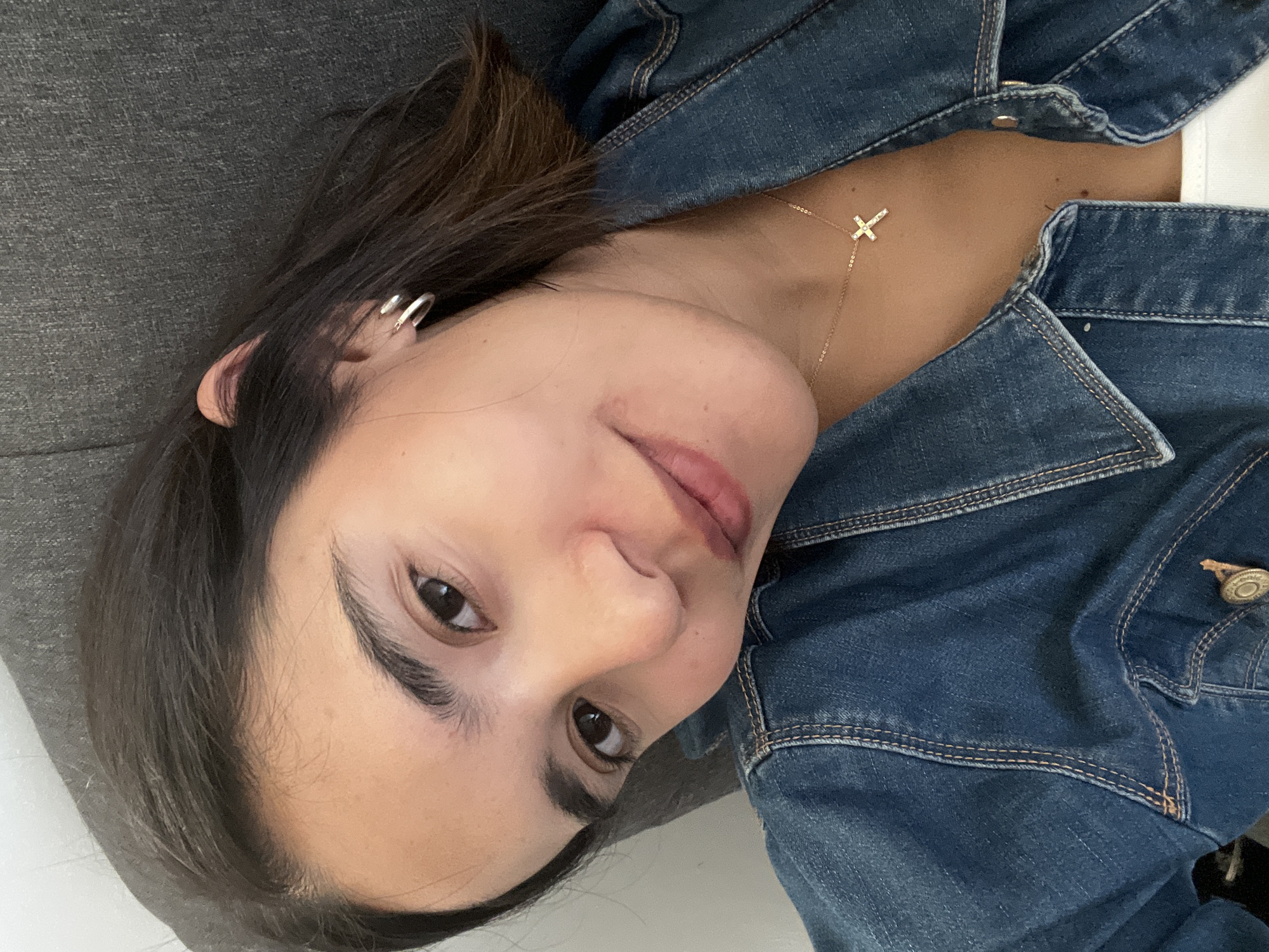 Selfie and living room snapshot from a Puebla home