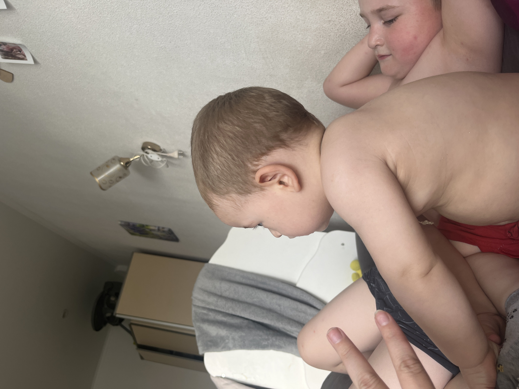 Home day in Chelyabinsk with a sick kid and family moments