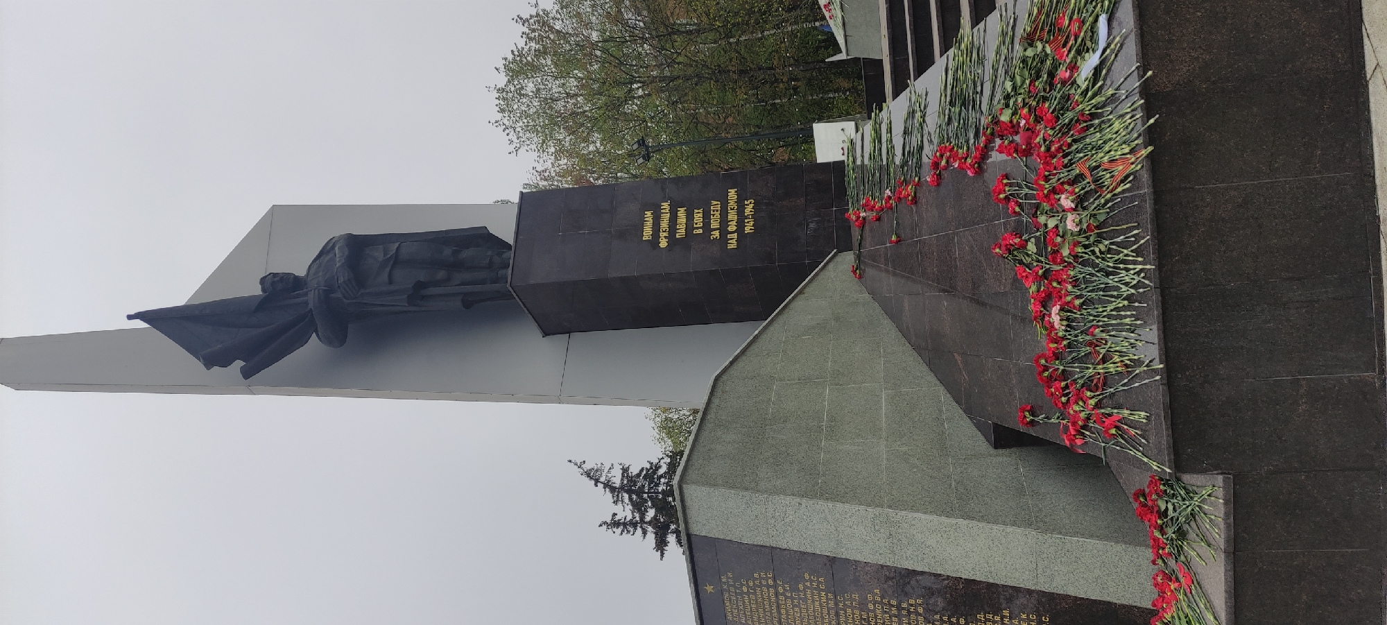 Morning walk through Fryazino monuments and public spaces documented