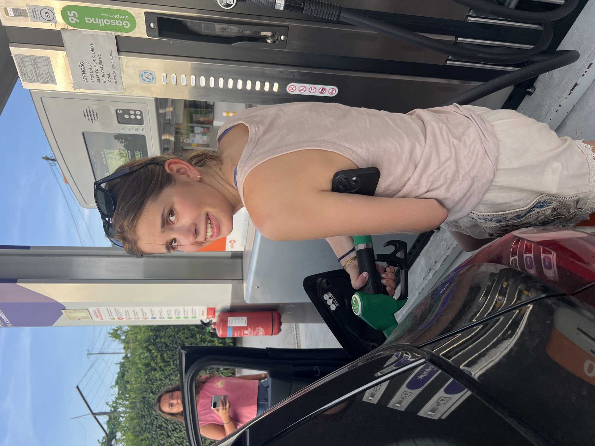 Quick gas station stop in Felgueiras on a warm afternoon