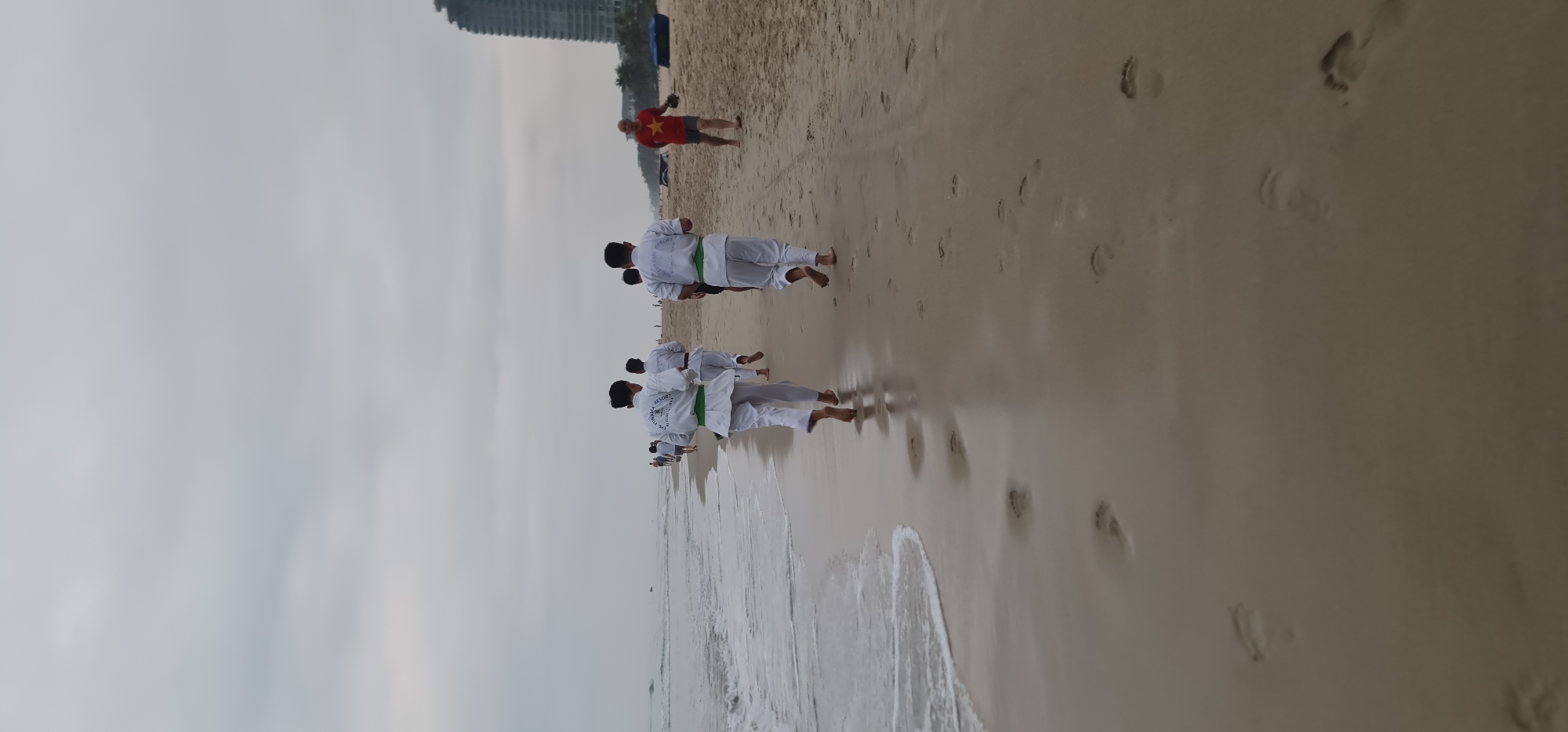 Beach training session observed in Đà Nẵng under overcast skies