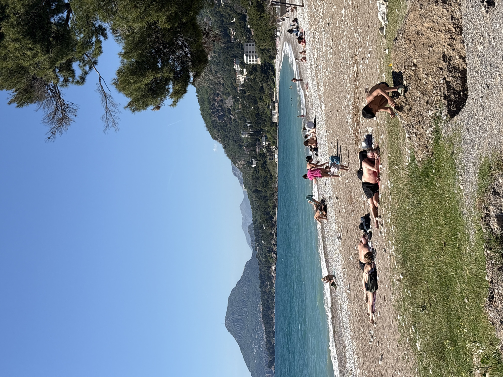 Sunny beach day draws crowds to Montenegro coast