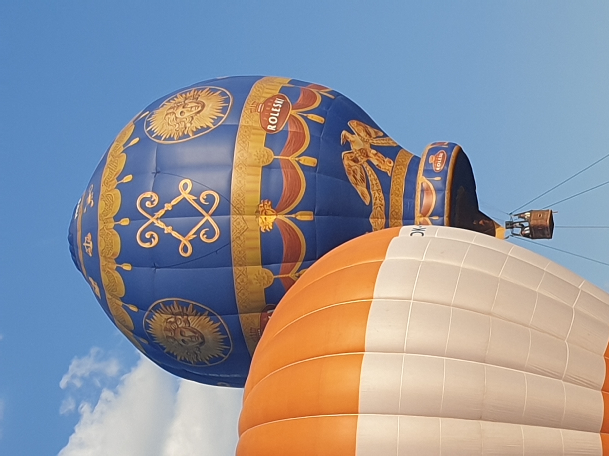 Hot air balloon festival draws crowds in Warsaw