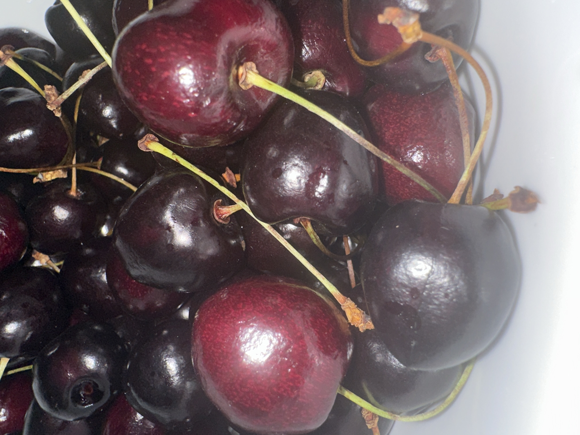 Fruit close-ups and cloudy skies in Minsk