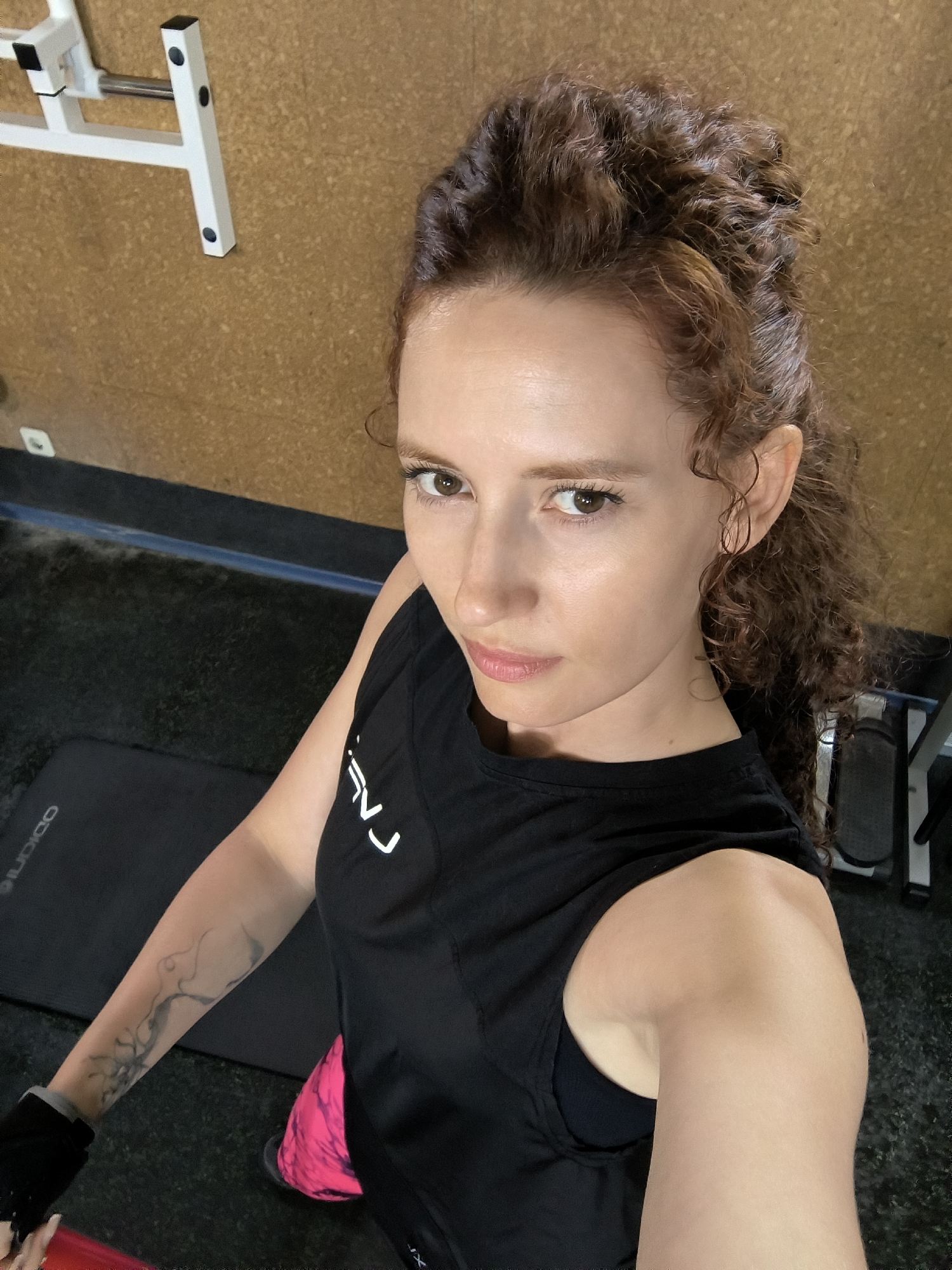 Gym session selfies and pre-workout prep in Saint Petersburg