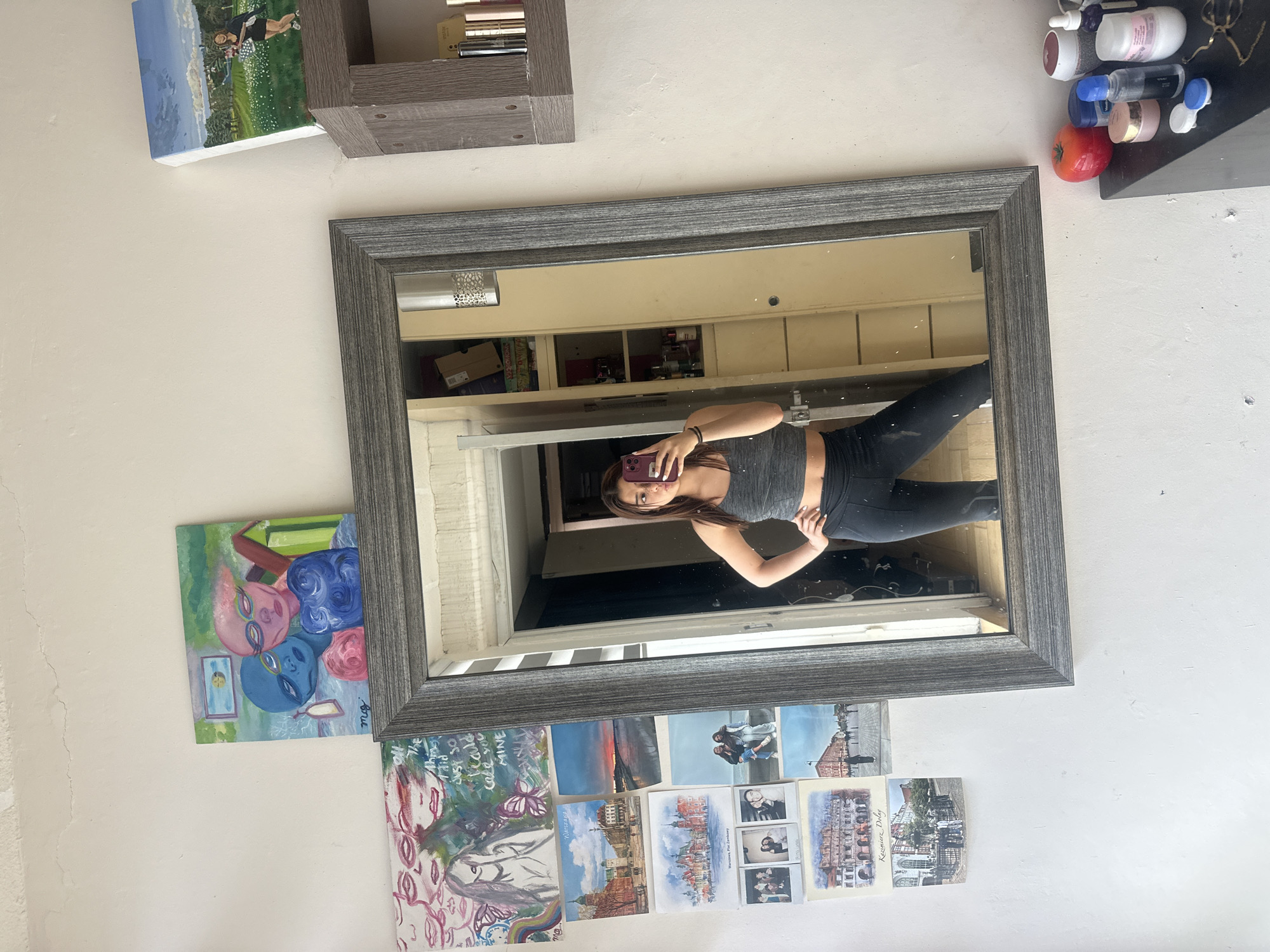 Woman takes mirror selfie in workout clothes, Puebla