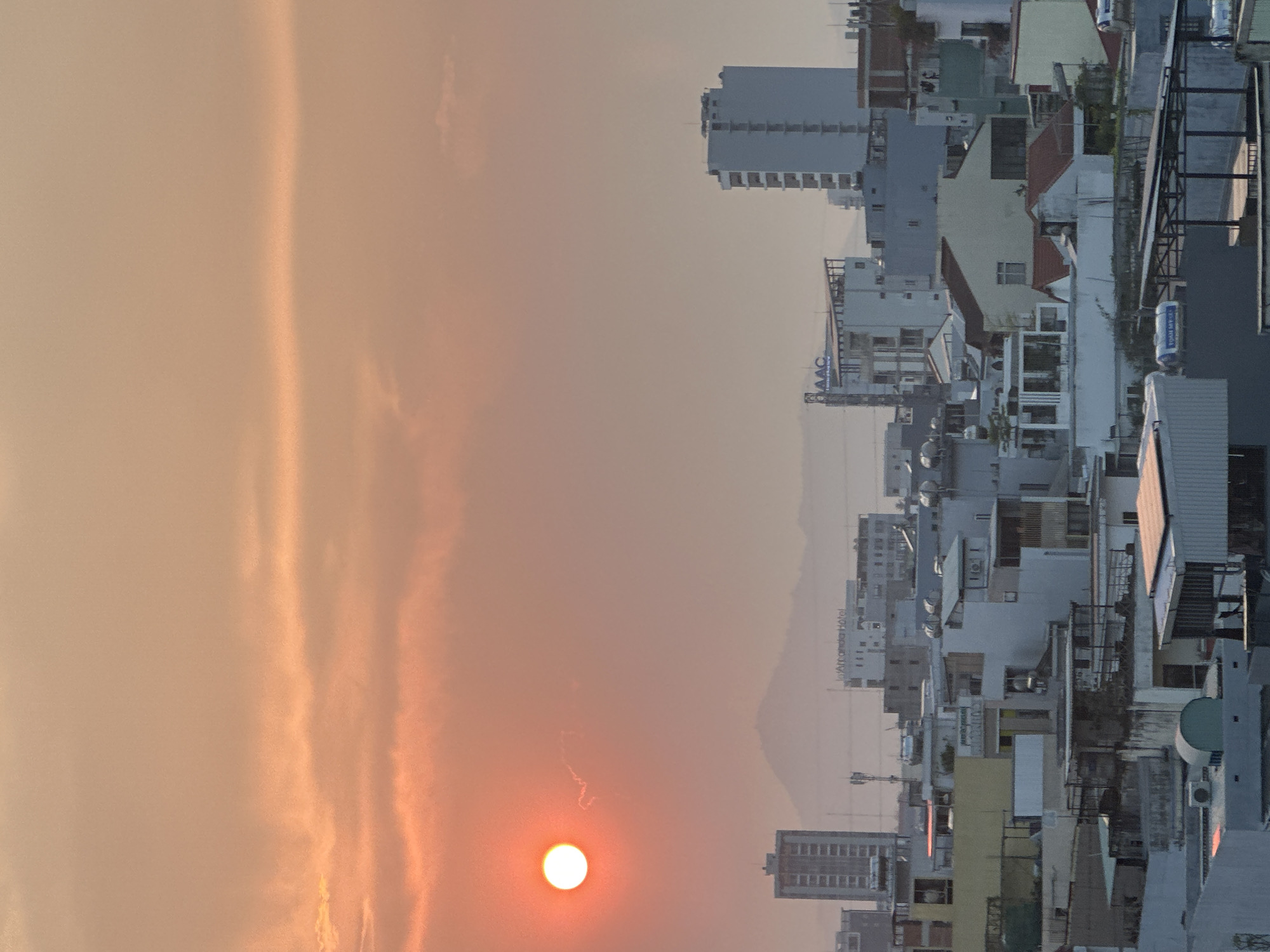 Sunrise cityscape captured in Đà Nẵng, Vietnam