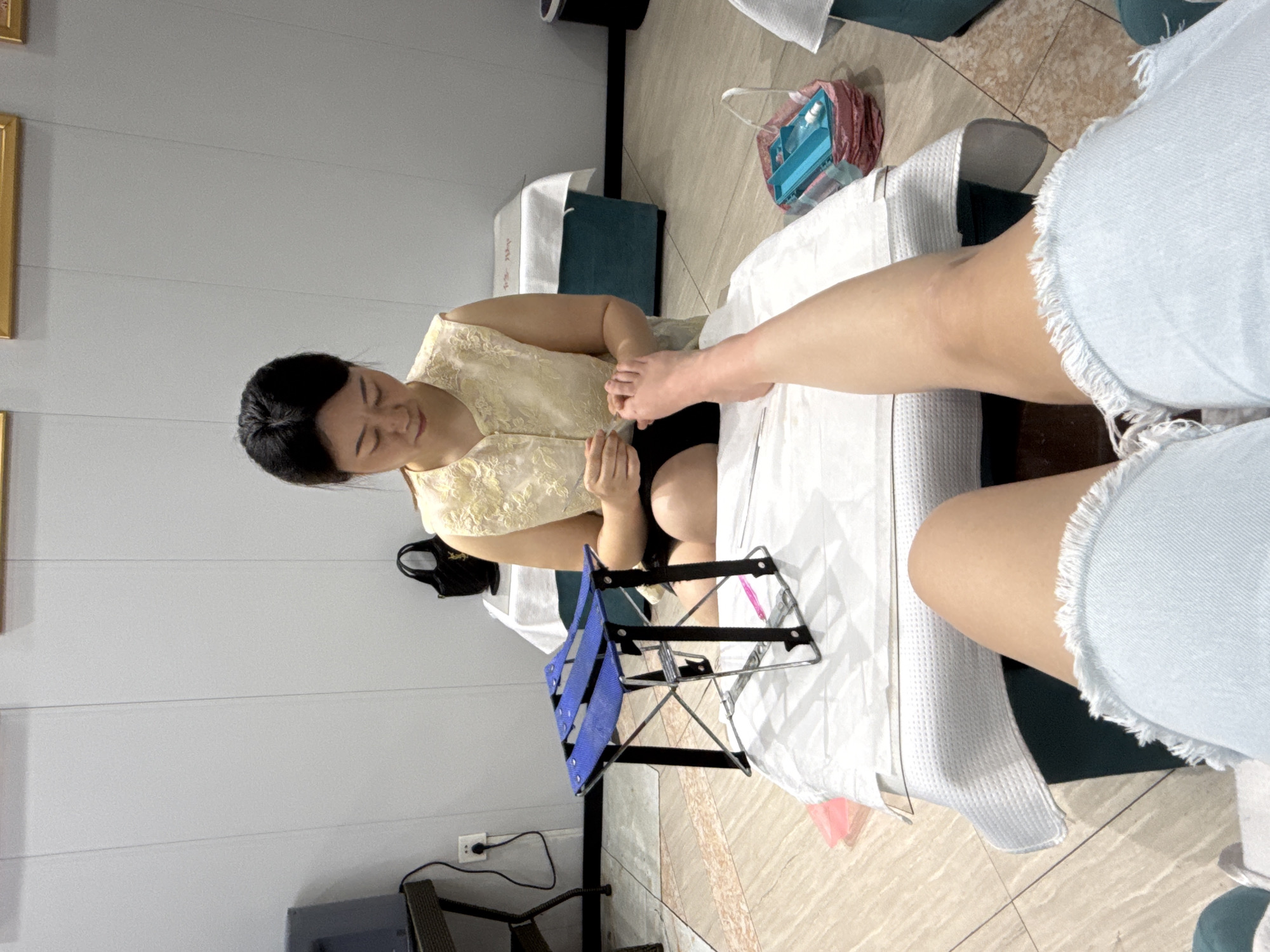 Daily life unfolds in Yiwu: spa treatments, rainy streets