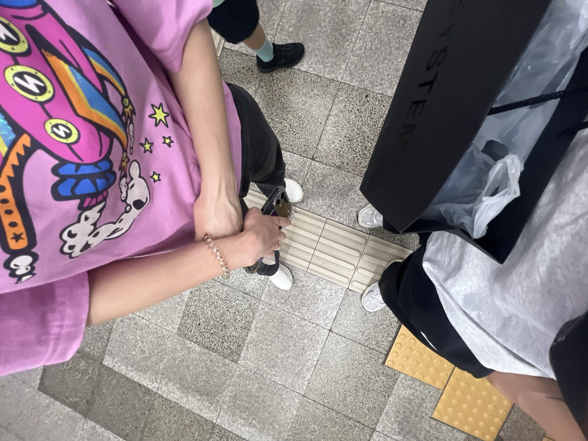 Seoul subway afternoon: platforms, commuters, and a kimbap stop