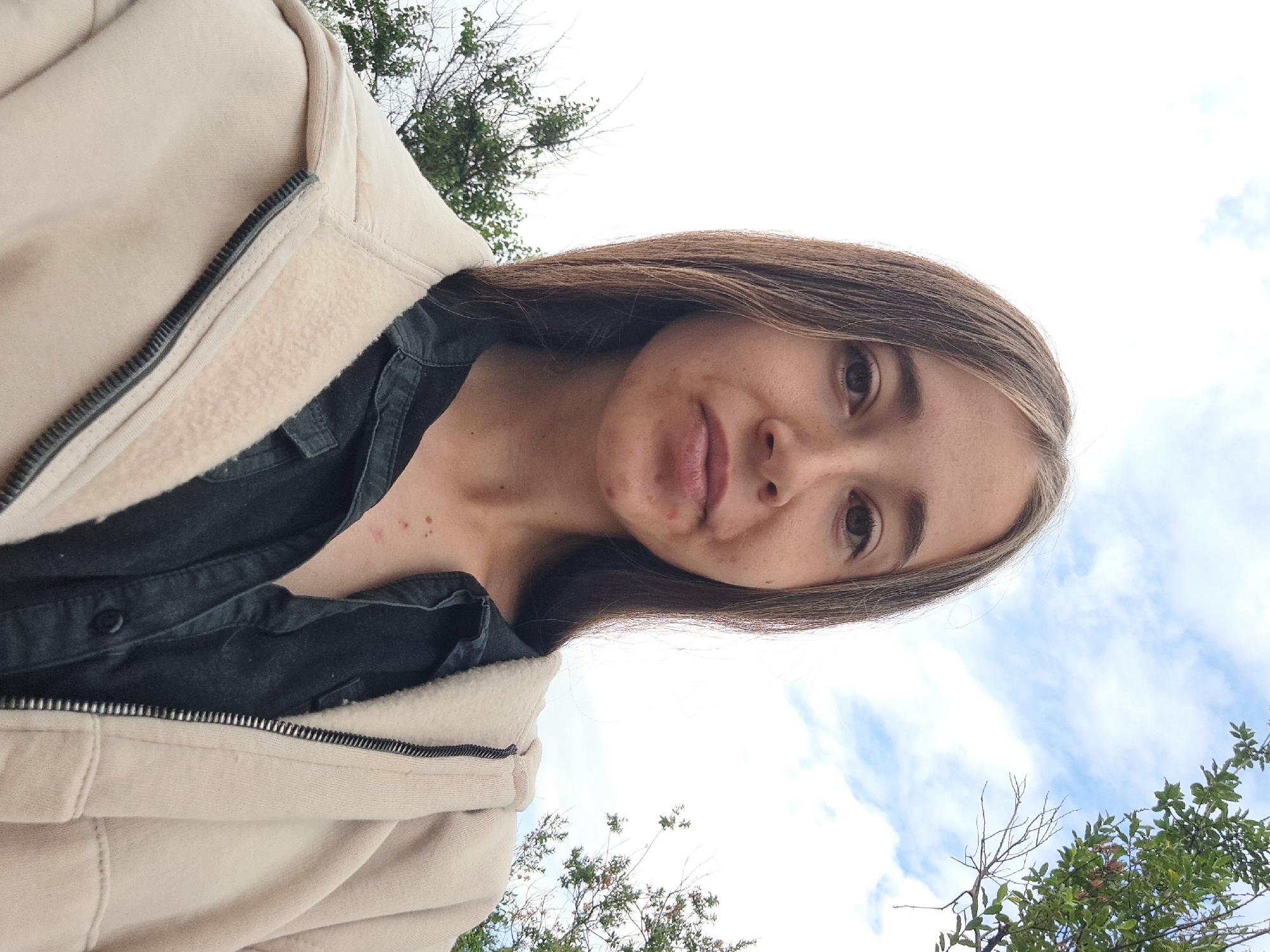 Morning selfie session in Vypasne with glimpses of local surroundings