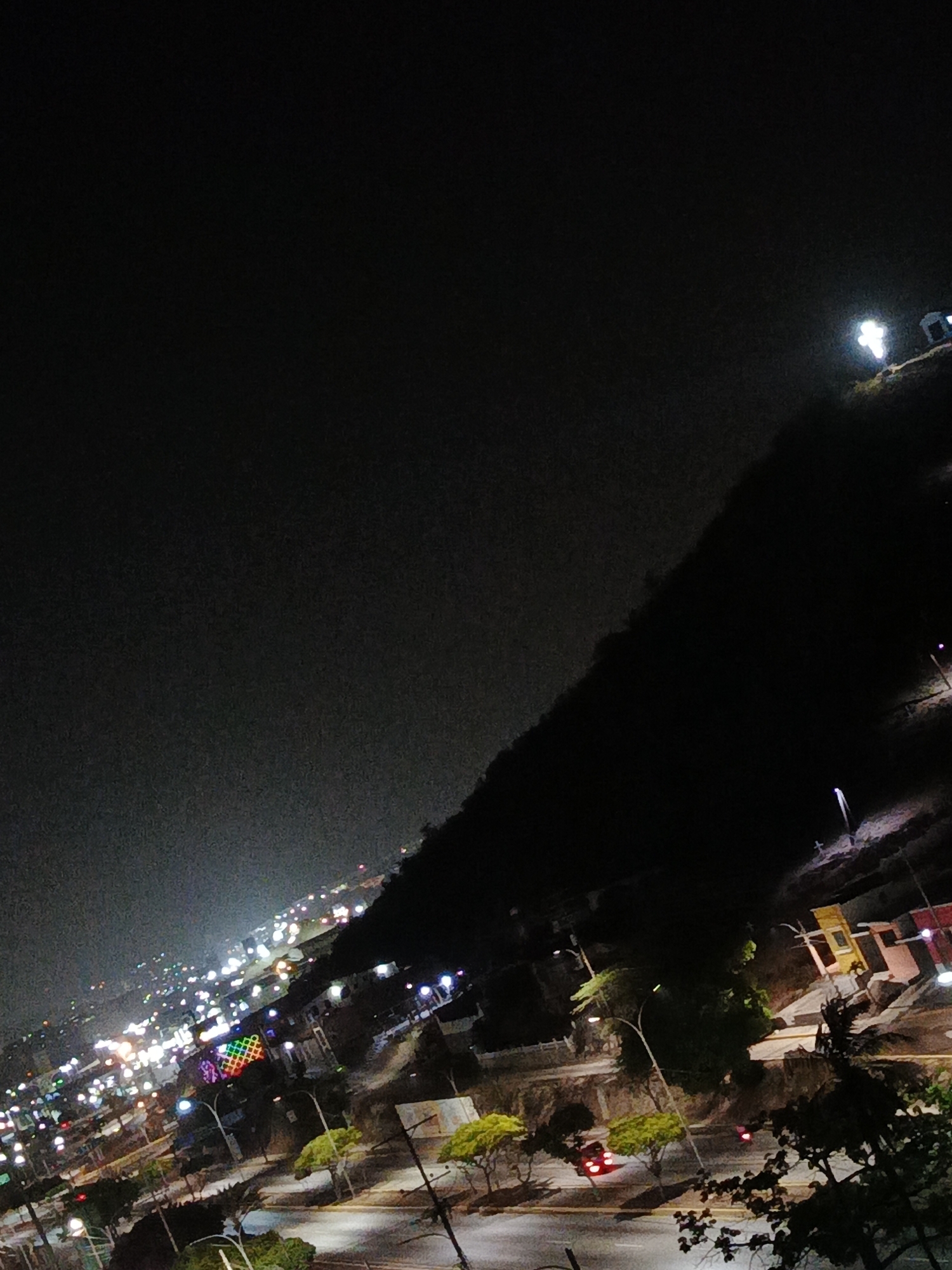 Nighttime cityscape captured in Los Robles, Venezuela
