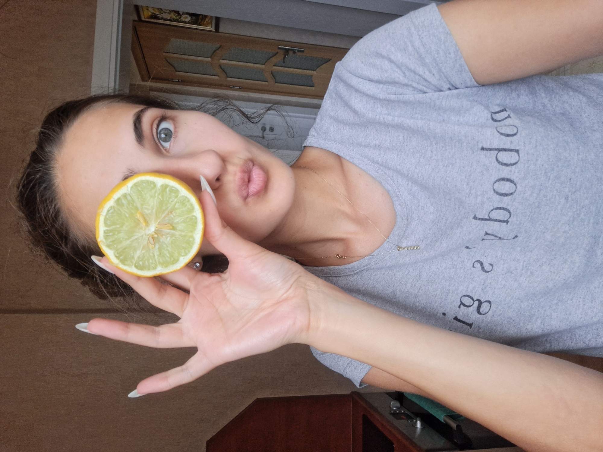 Windowsill blooms and lemon antics in Chepintsi