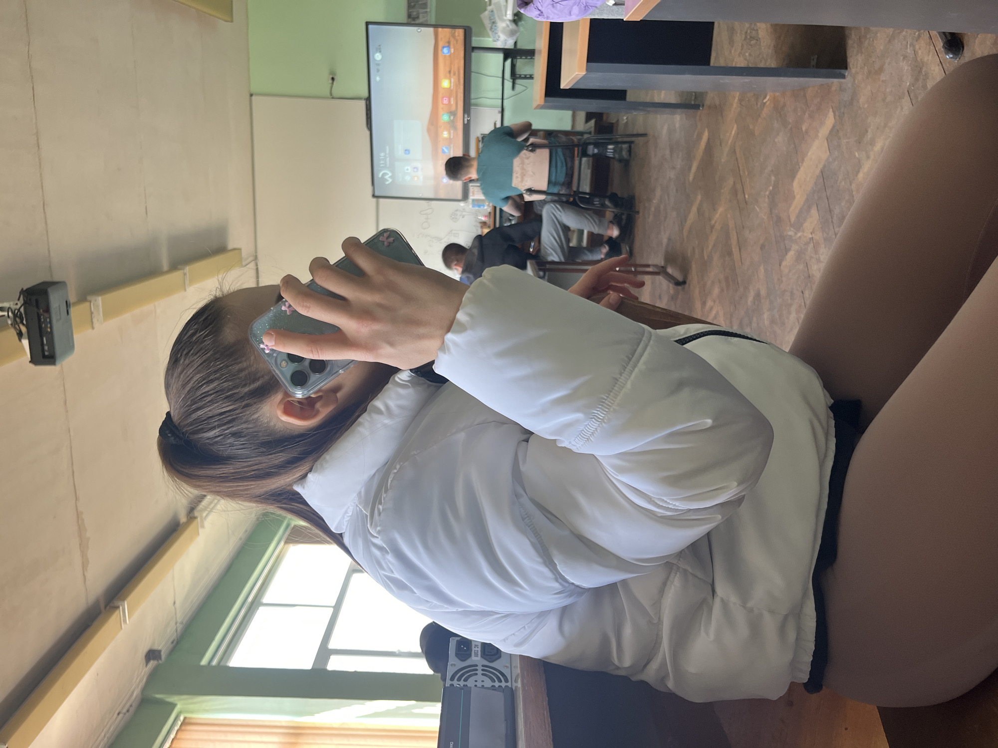 Students snack in Bulgarian classroom during morning session