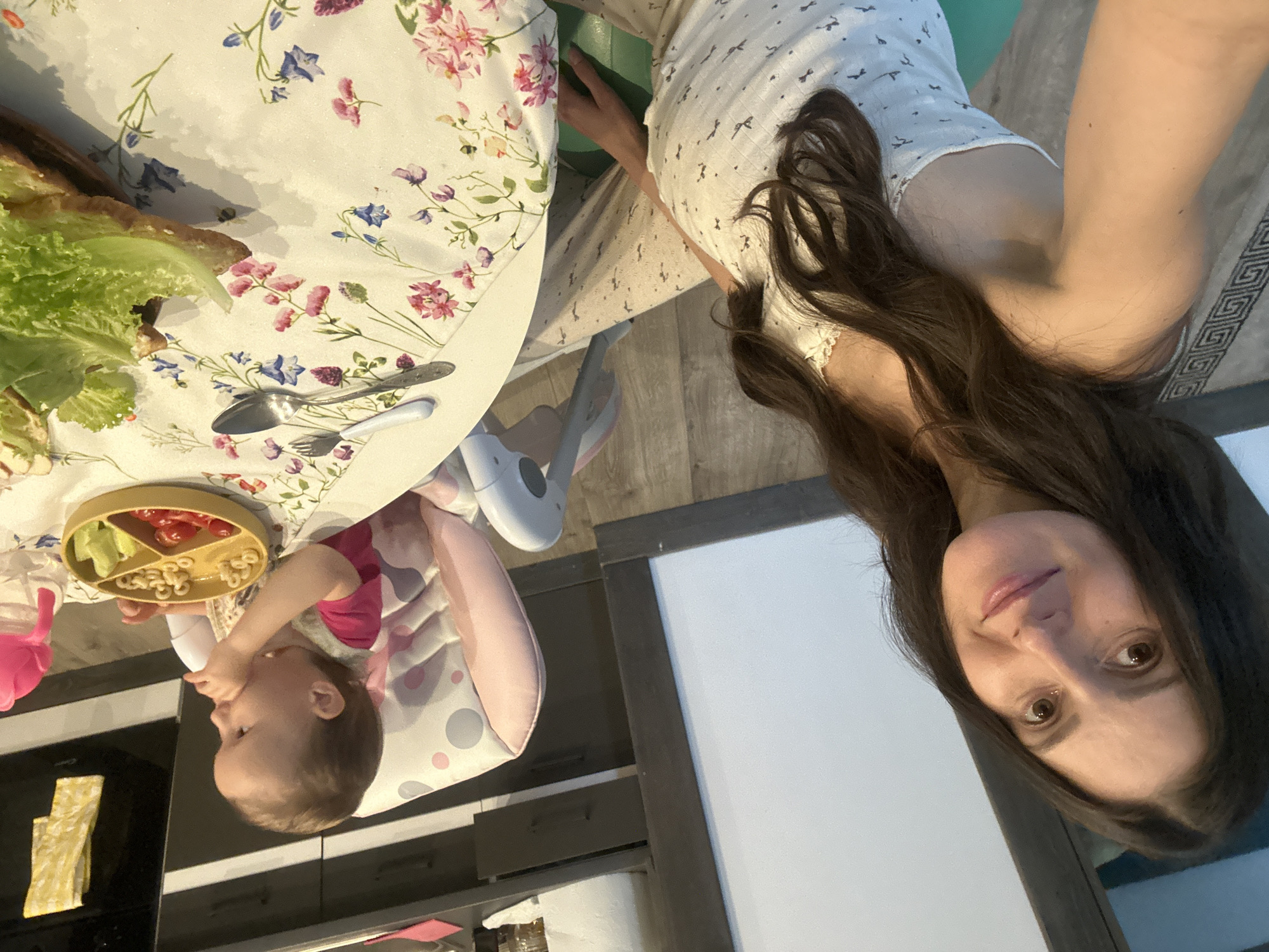 Family mealtime captured in Wisła home