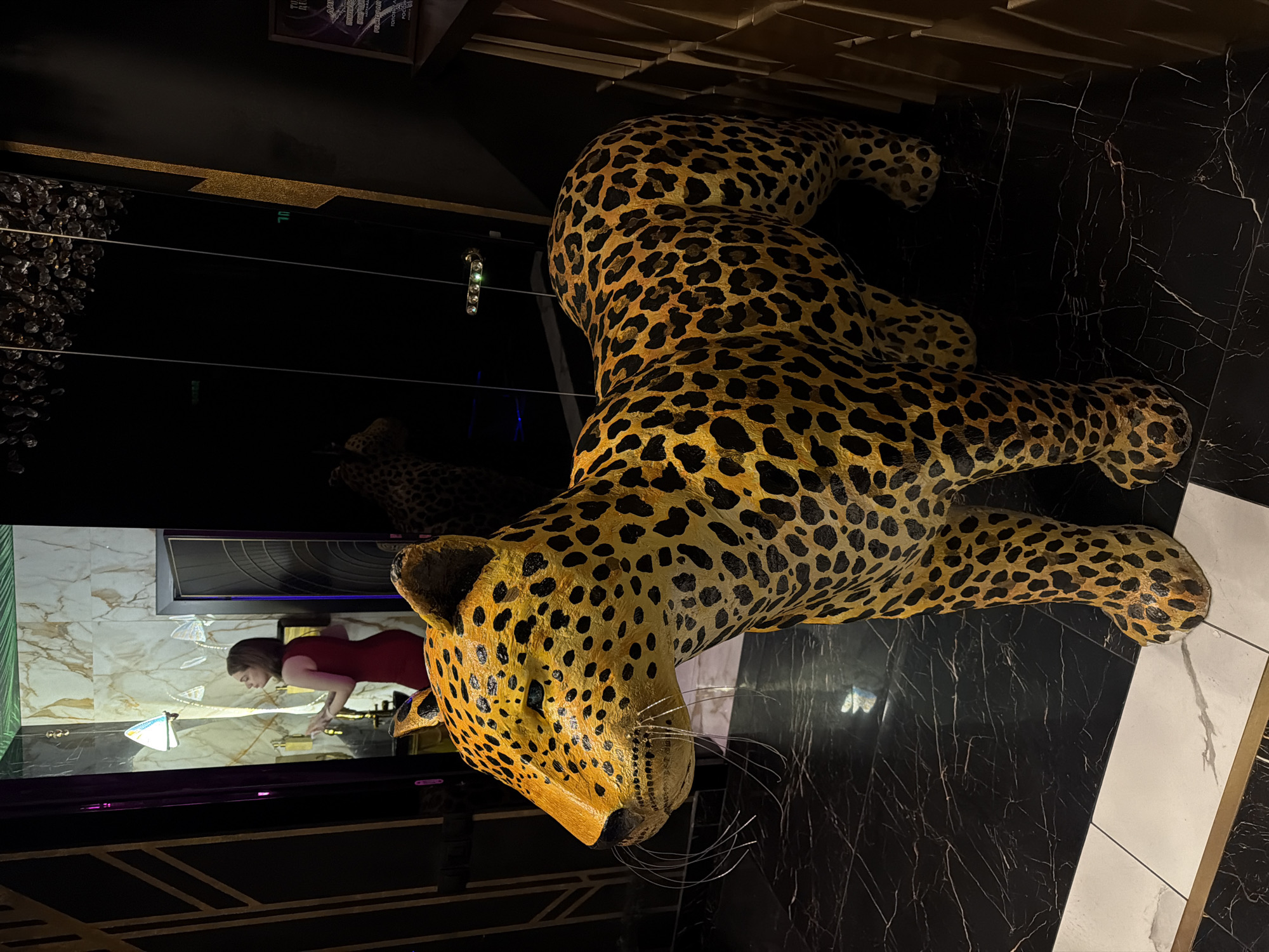 Leopard statue and jungle-themed stage performance observed in Kazan