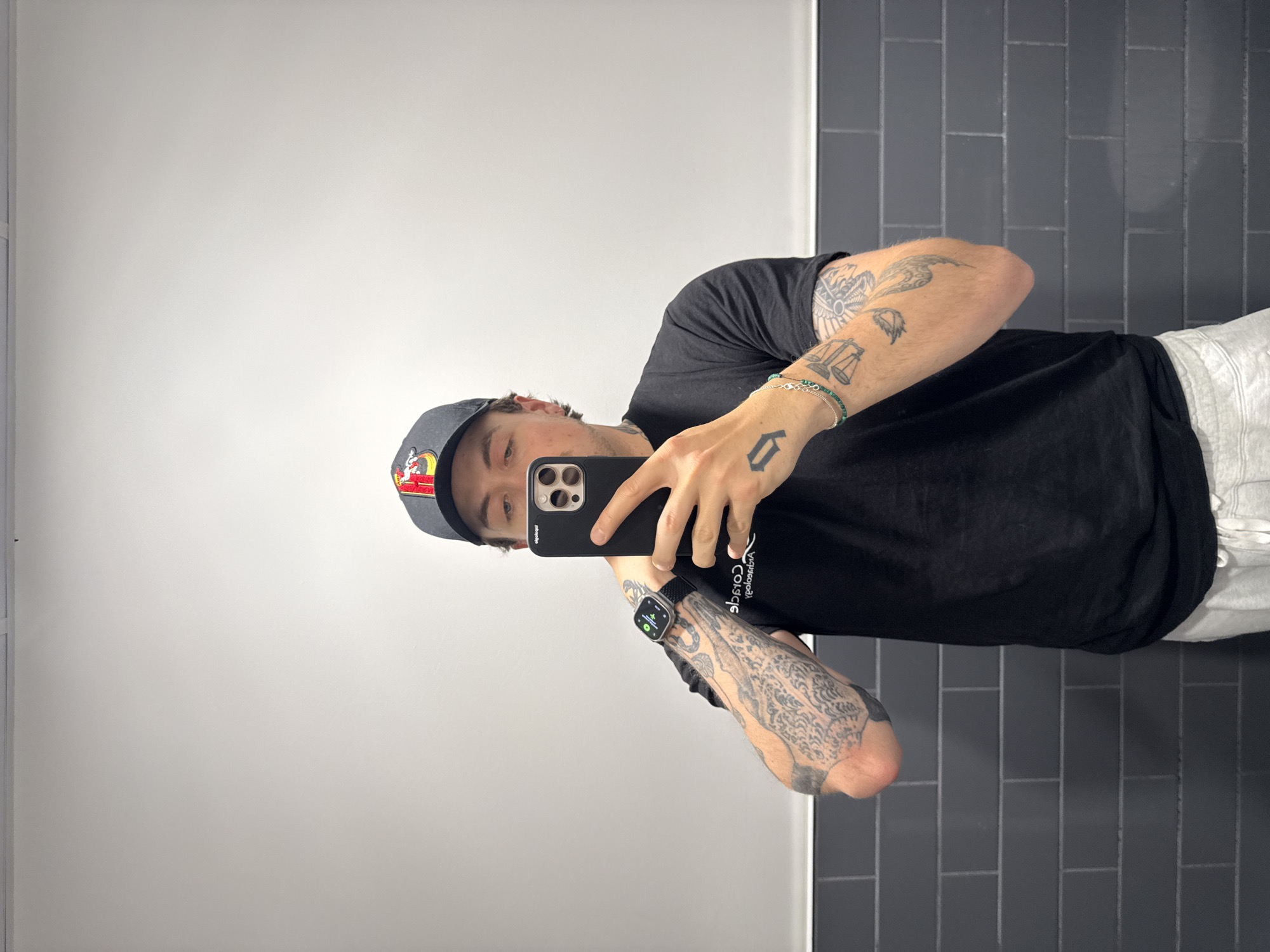 Man takes mirror selfie in Letchworth