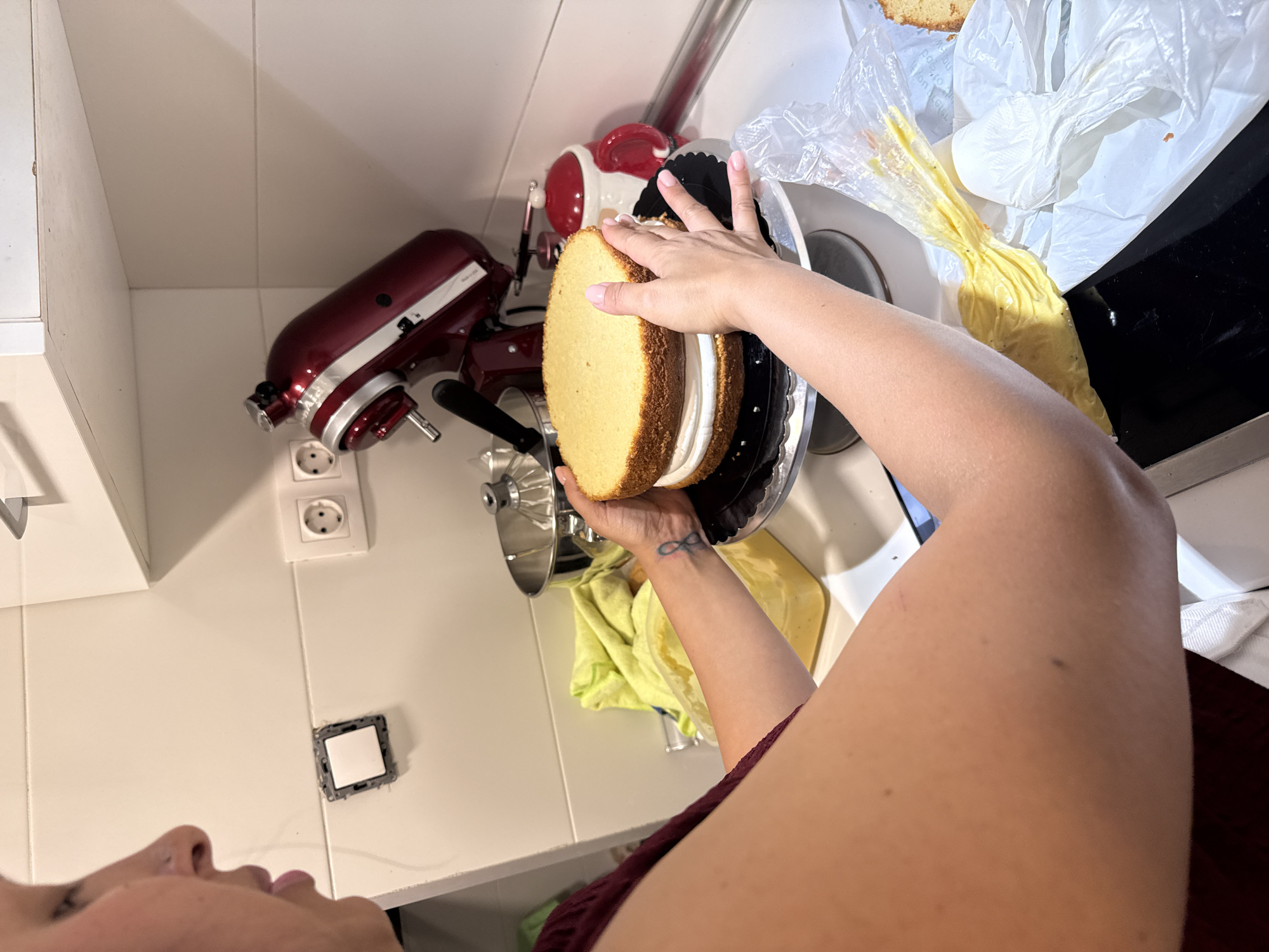 Evening domestic life documented across Madrid neighborhoods