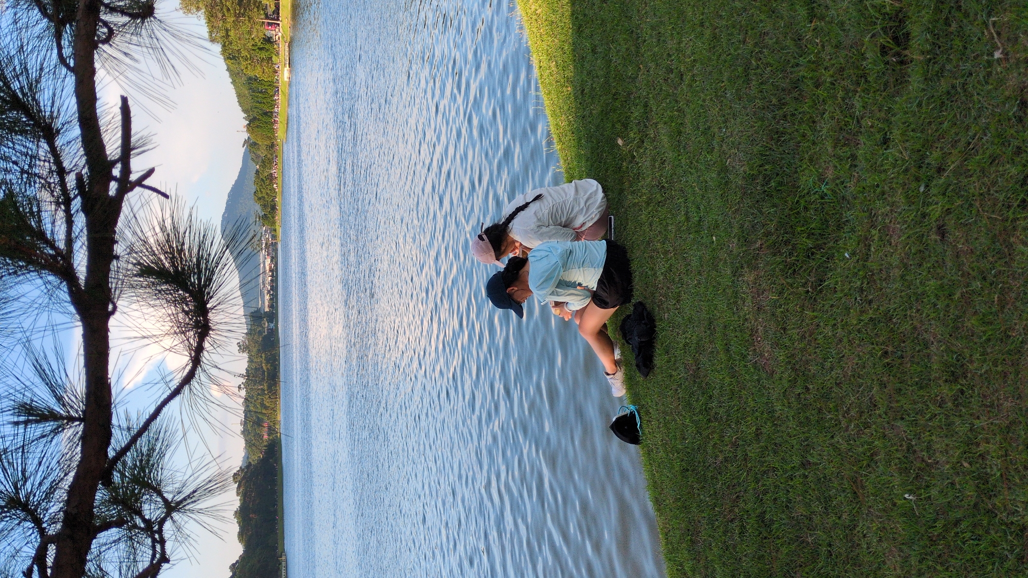 Quiet morning scenes along Xuan Huong Lake, Da Lat