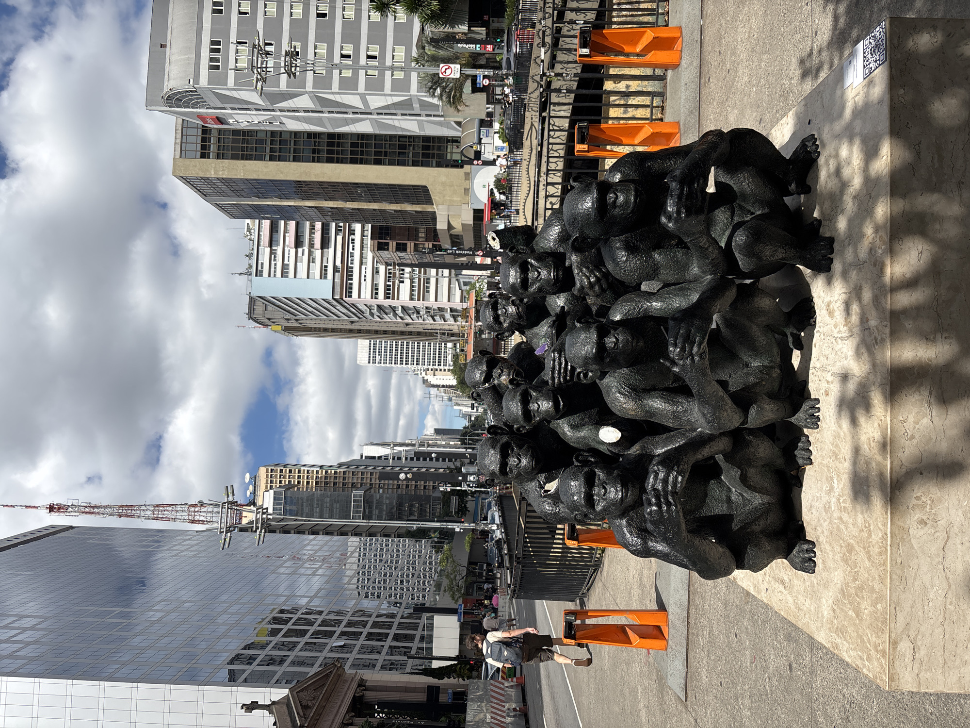 Dark sculpture with orange barriers observed in São Paulo
