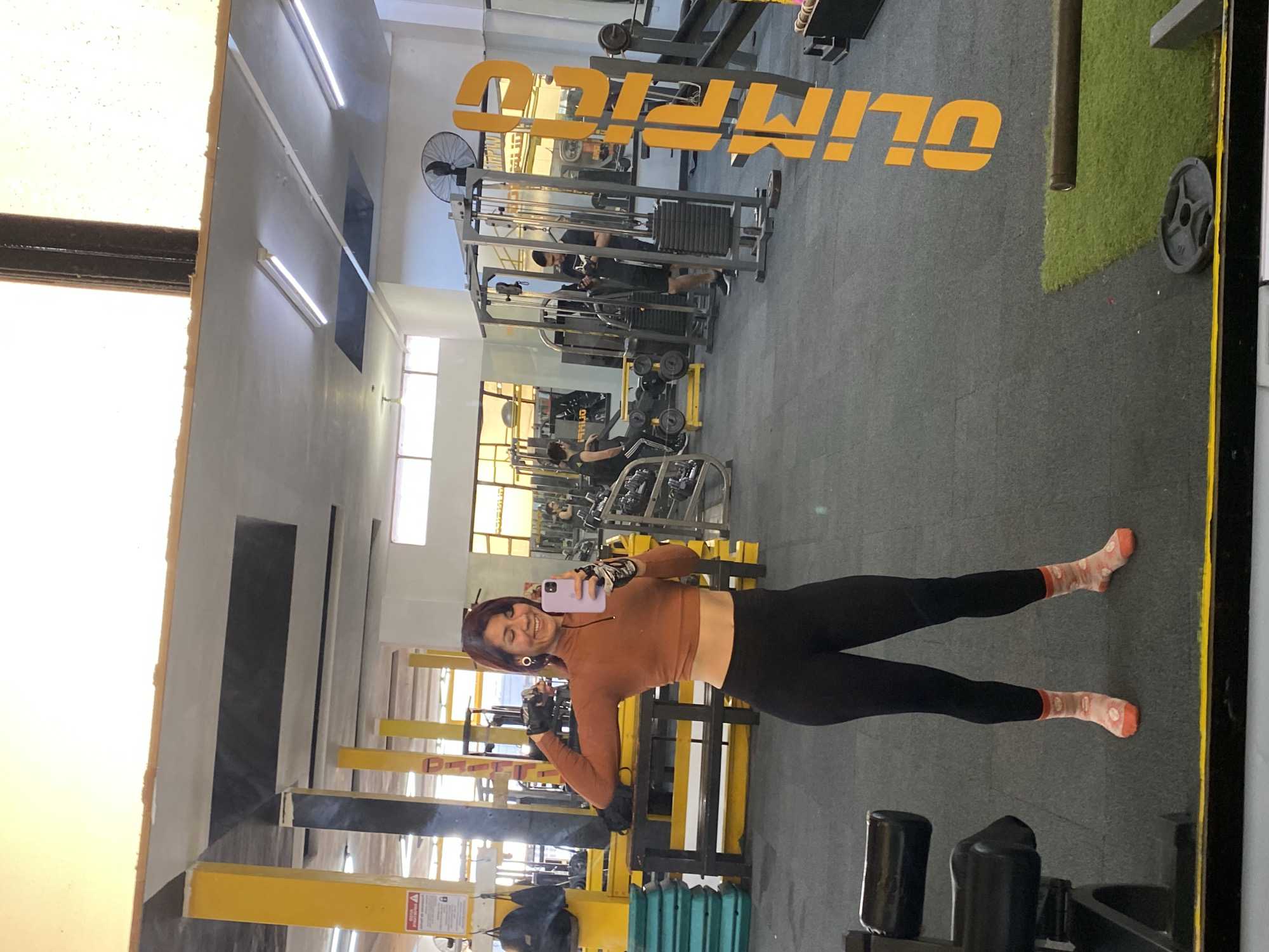 Woman documents workout routine at Argentine gym
