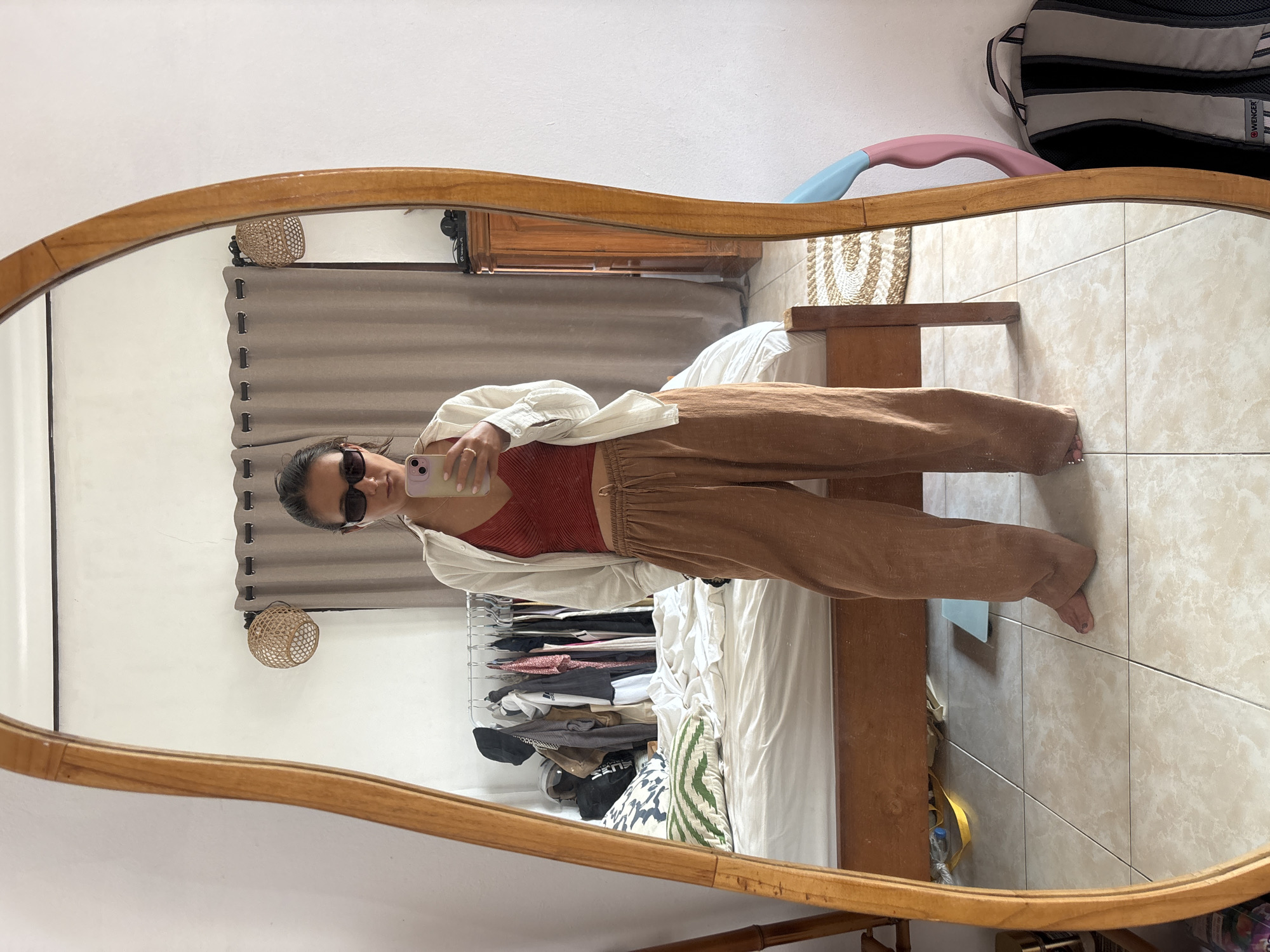 Mirror selfie in a Kuta Selatan bedroom, casual layered outfit.