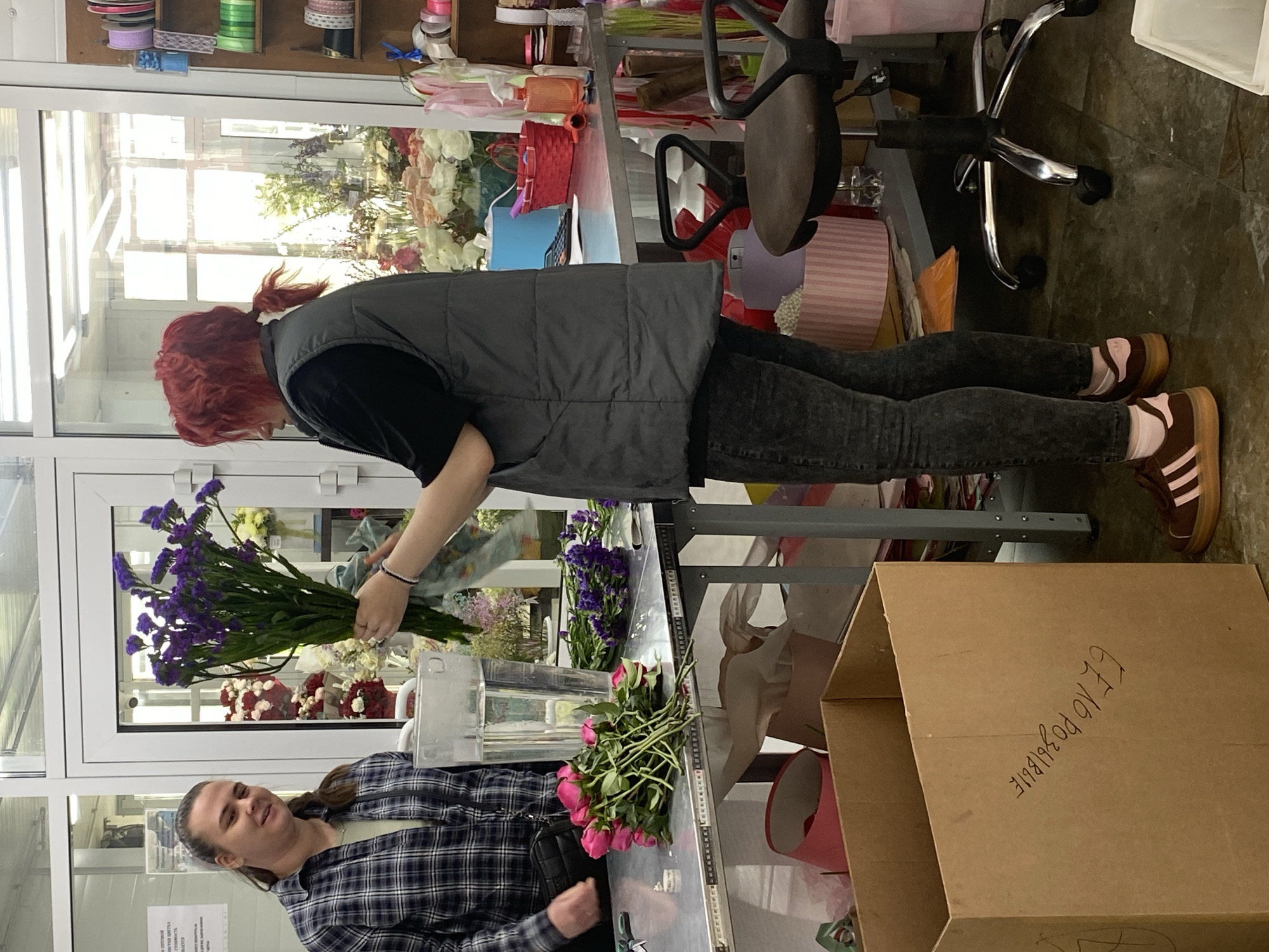 Morning life documented at Yekaterinburg flower shop and streets