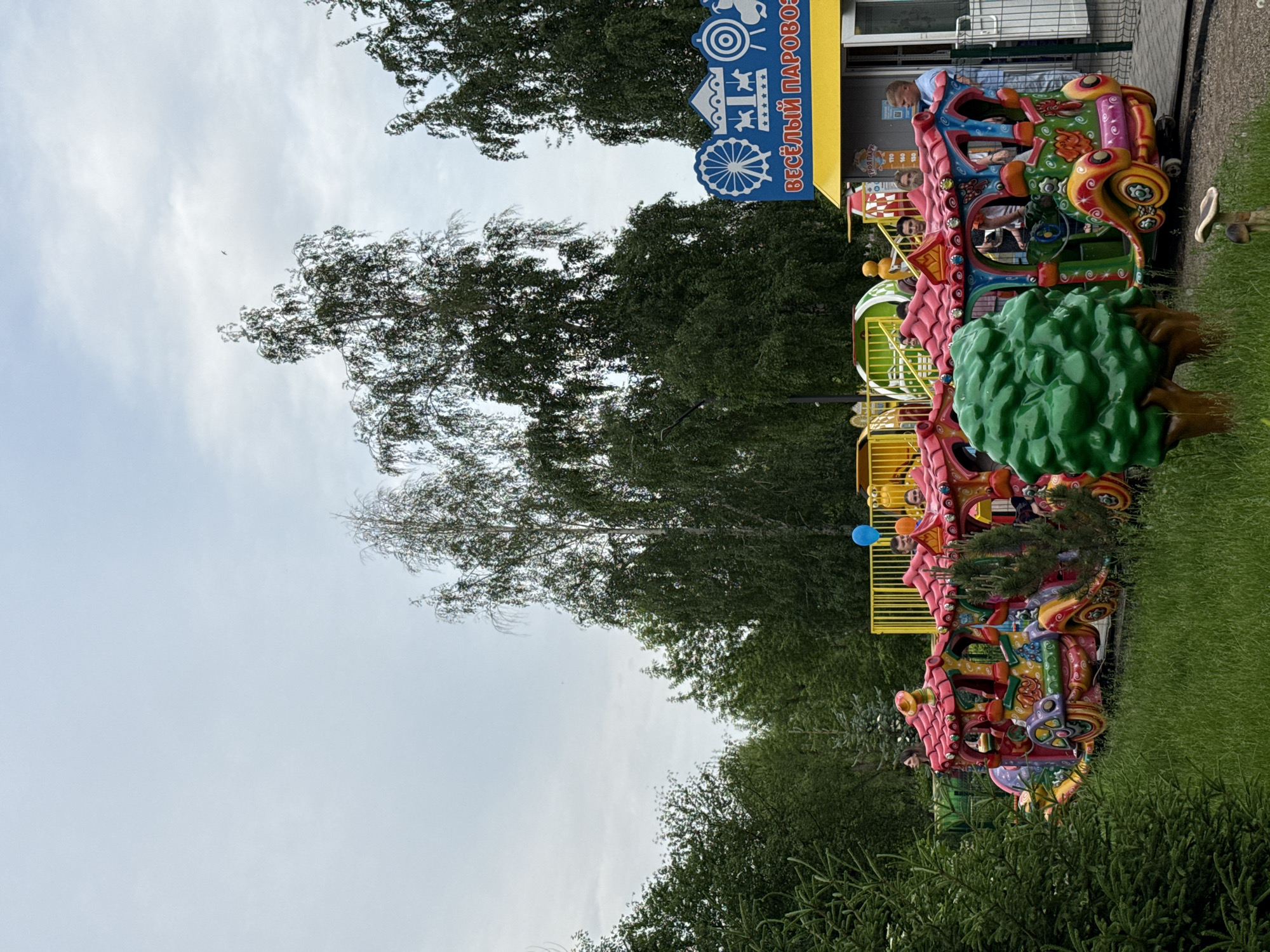 Amusement park activities documented in Krasnoyarsk during cloudy afternoon