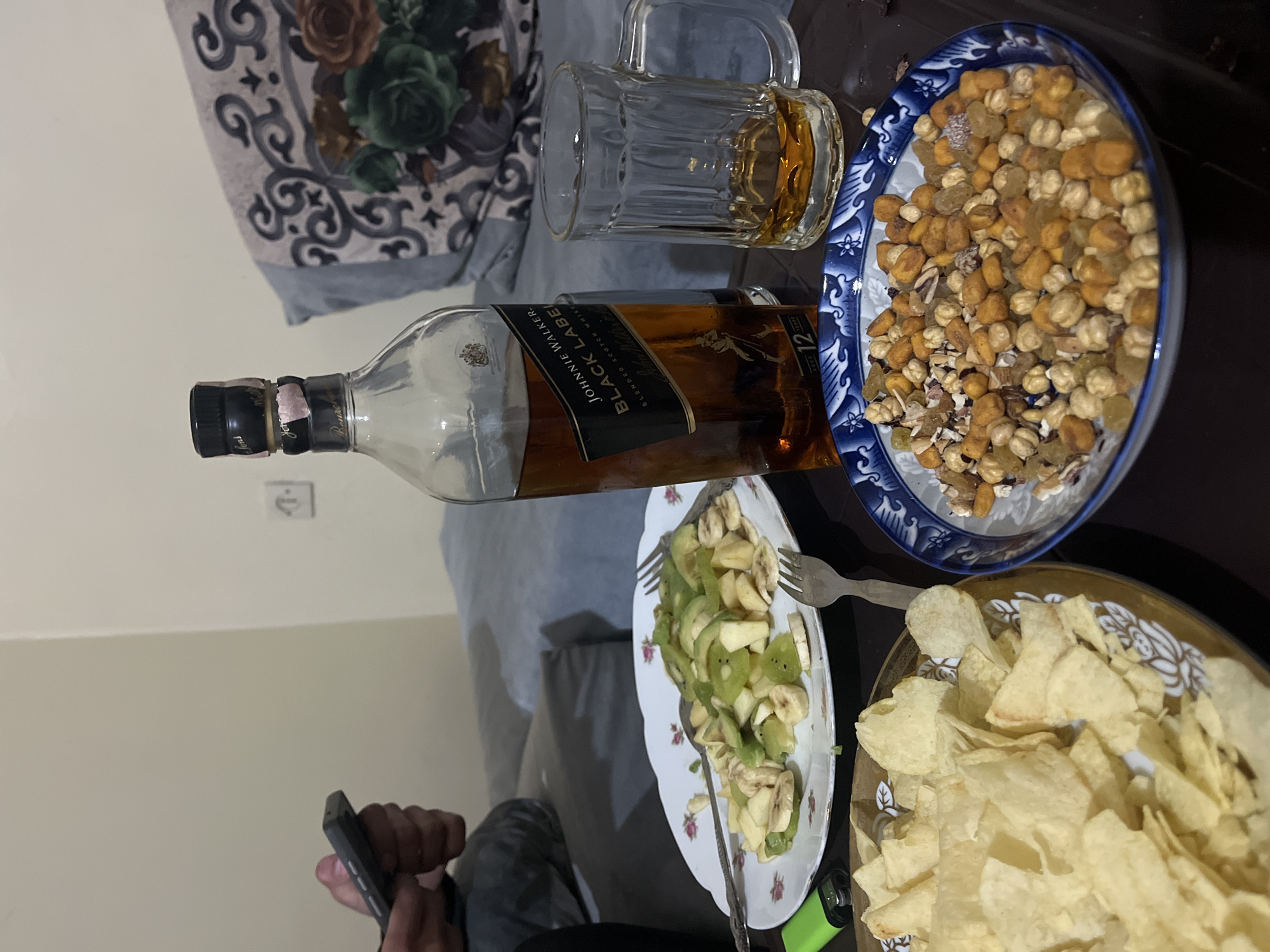 Evening whisky and fruit spread documented in Ouaouizert