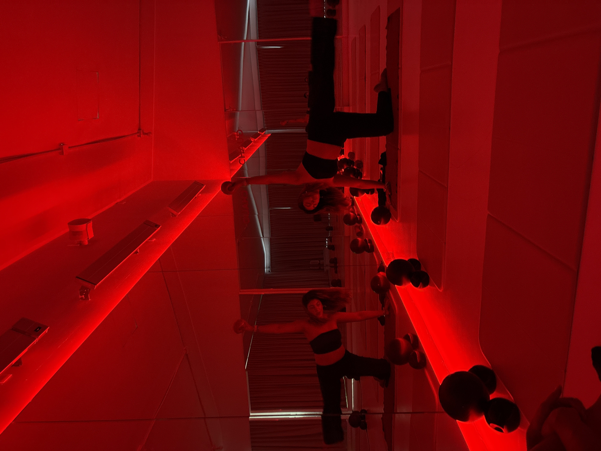 Yoga session with dumbbell resistance in Mexico City studio