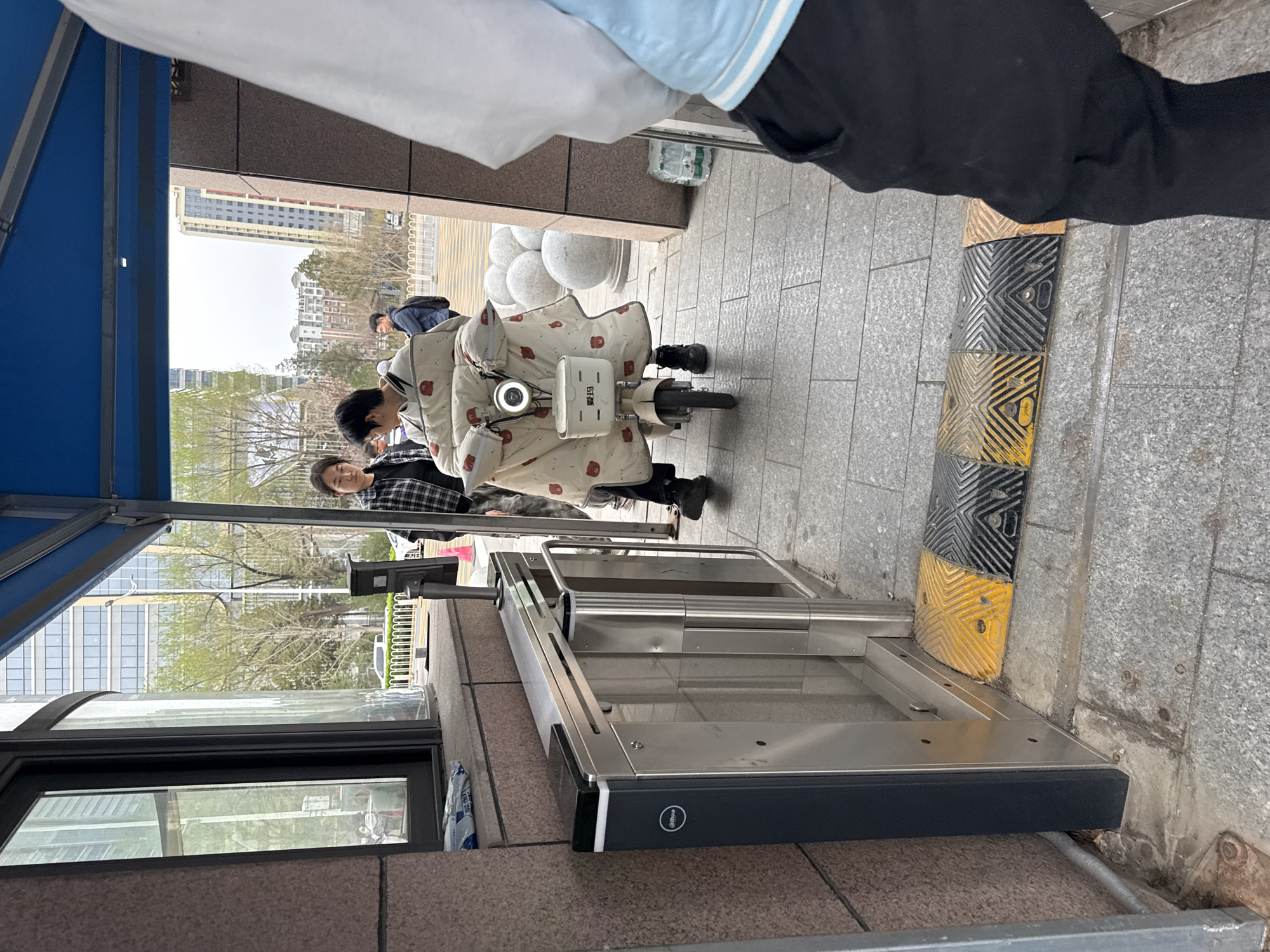 Morning street scenes captured in Beijing's Daxing District