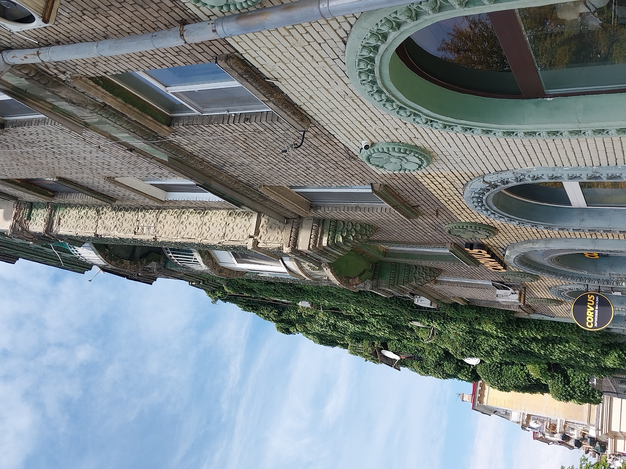Street-level tour through central Dnipro on a summer morning