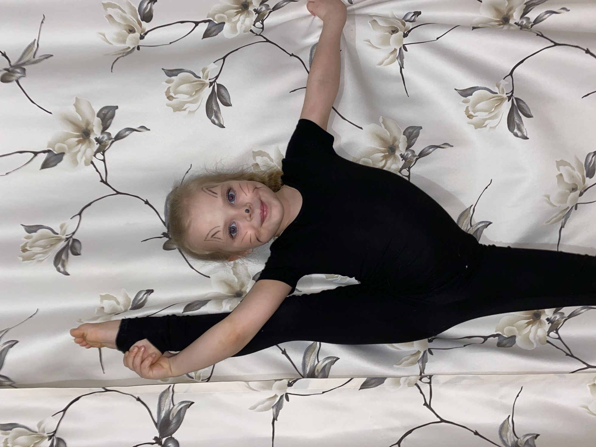 Young gymnast with cat face paint performs splits in Votkinsk