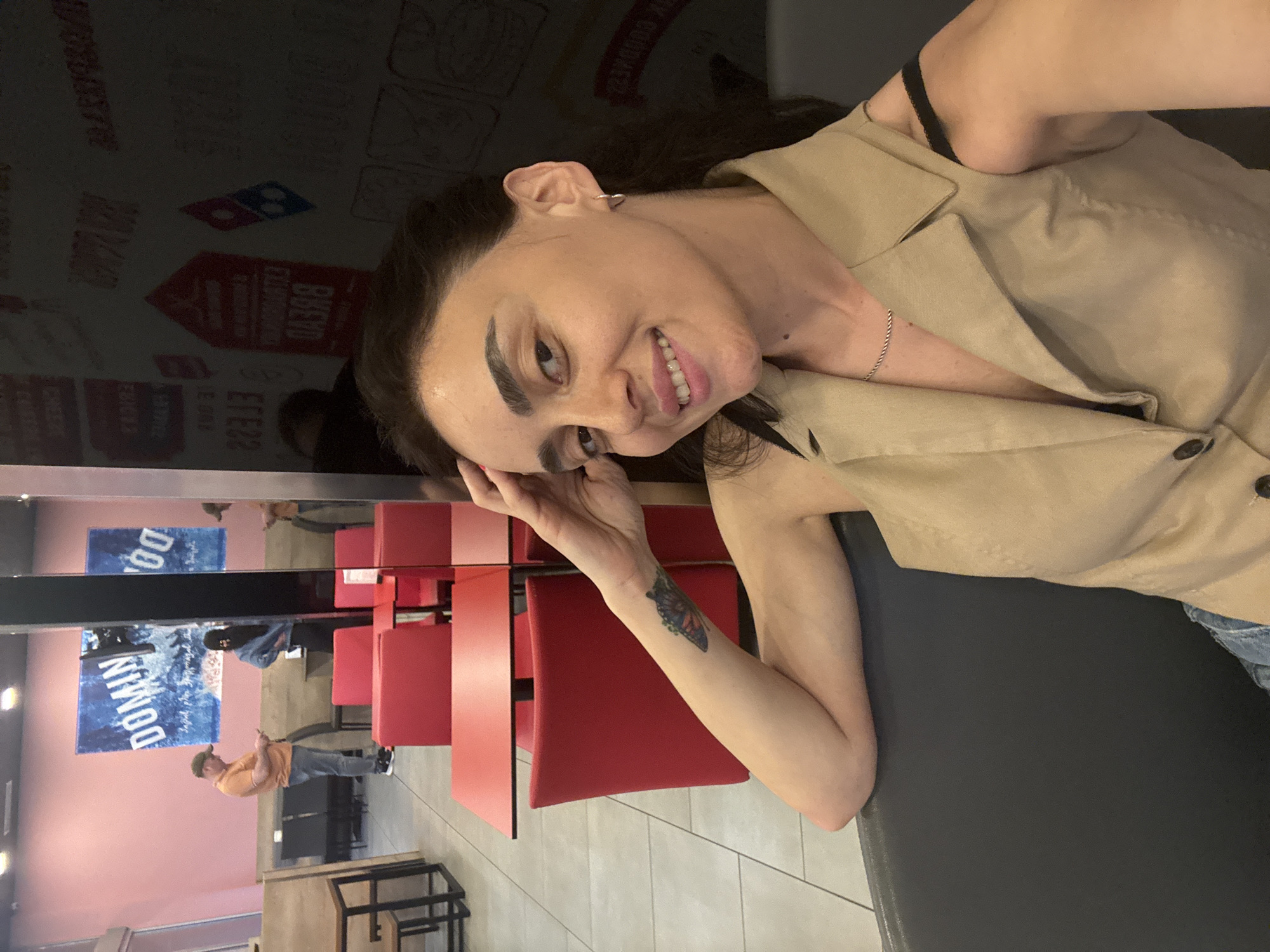 Woman documents casual afternoon pizza outing in Tbilisi