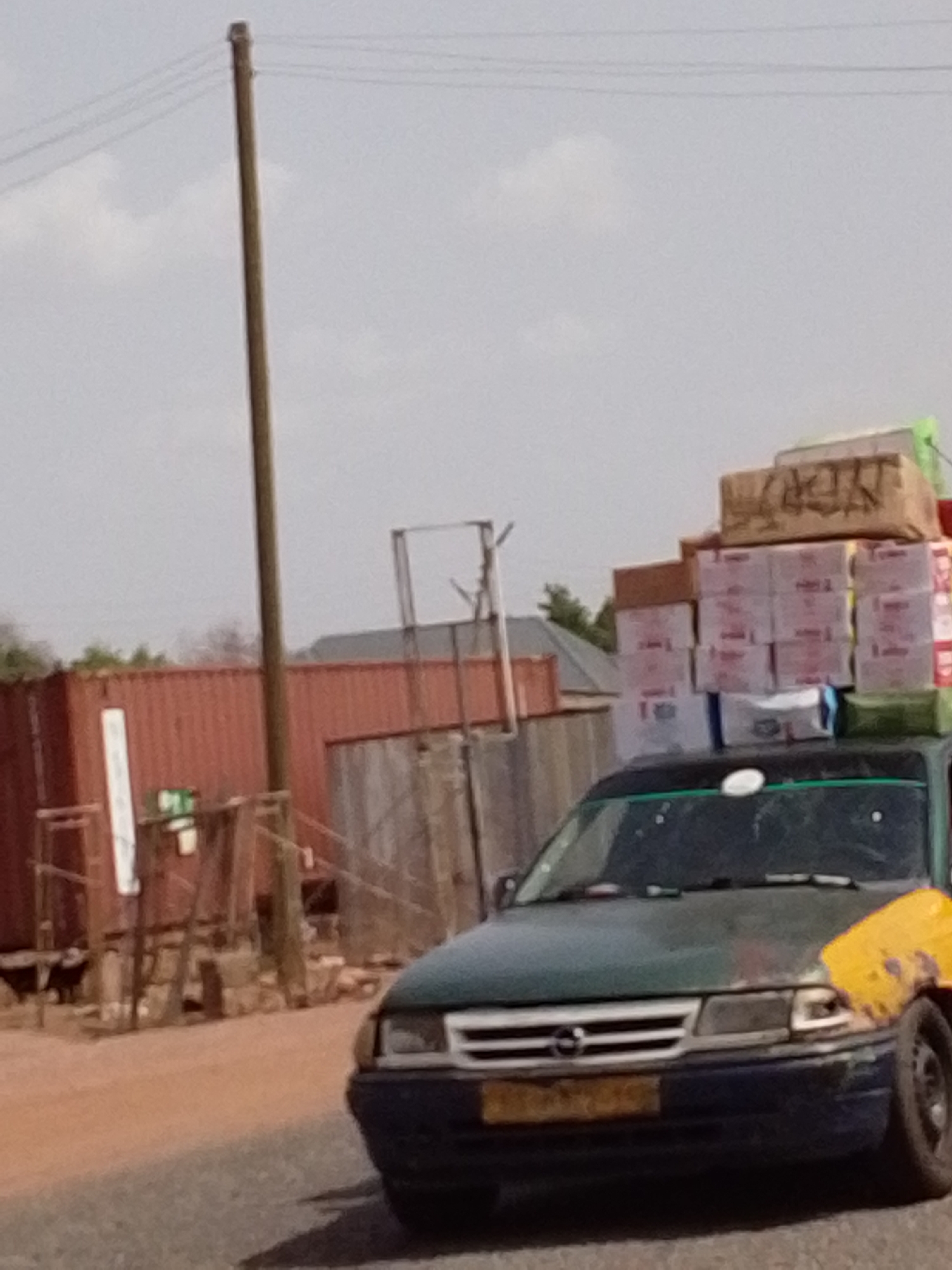 Pedestrians and overloaded vehicle observed in Dungu, Ghana